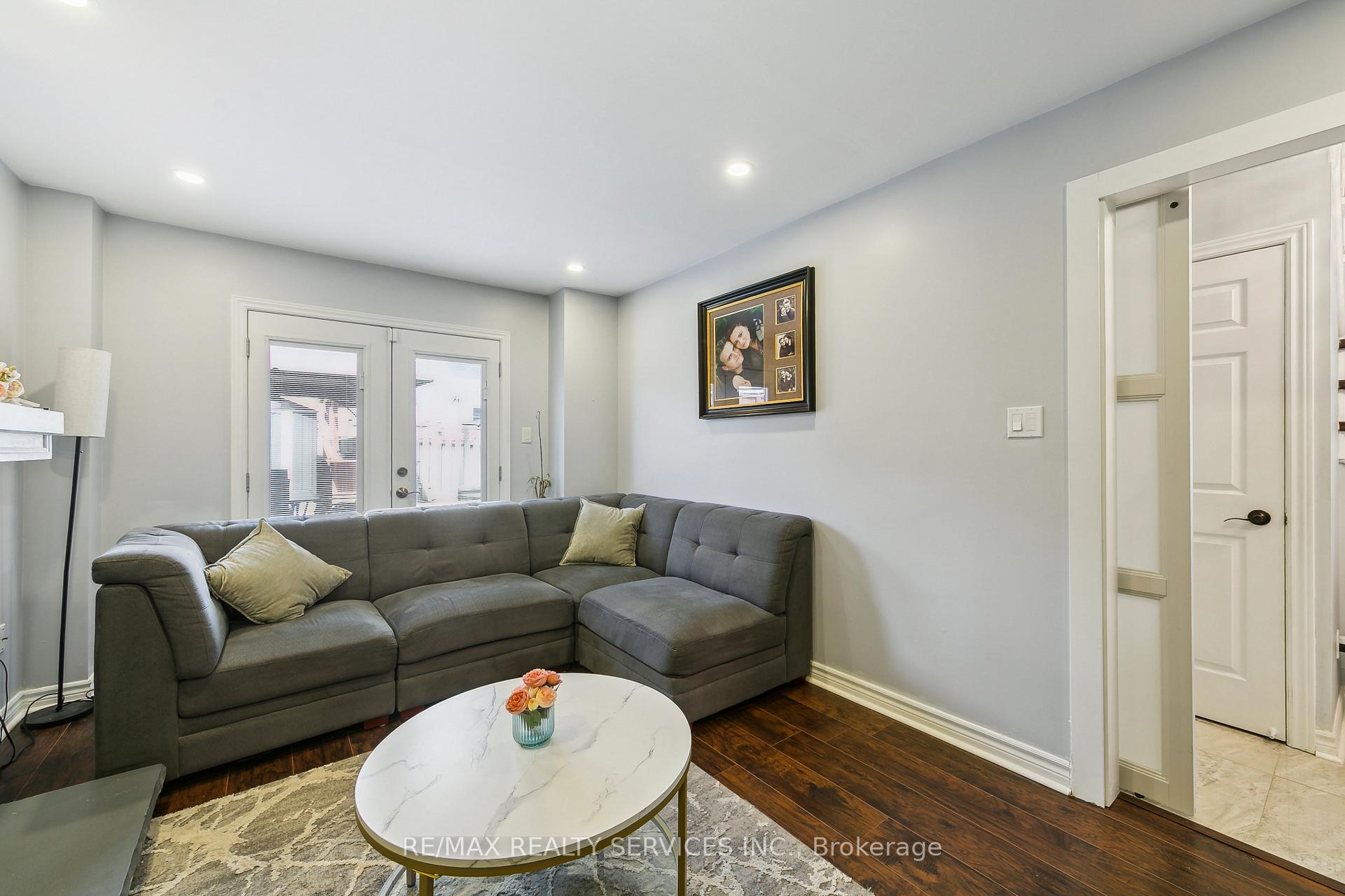 Photo 17 of 120 Flowertown Avenue, Brampton, Northwood Park — HOMEH