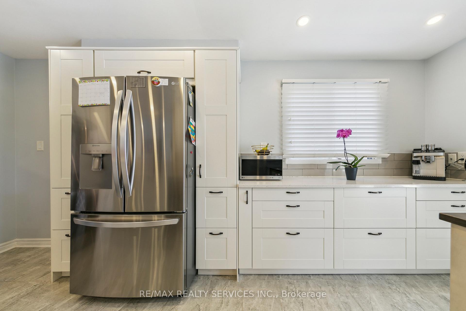 Photo 19 of 120 Flowertown Avenue, Brampton, Northwood Park — HOMEH