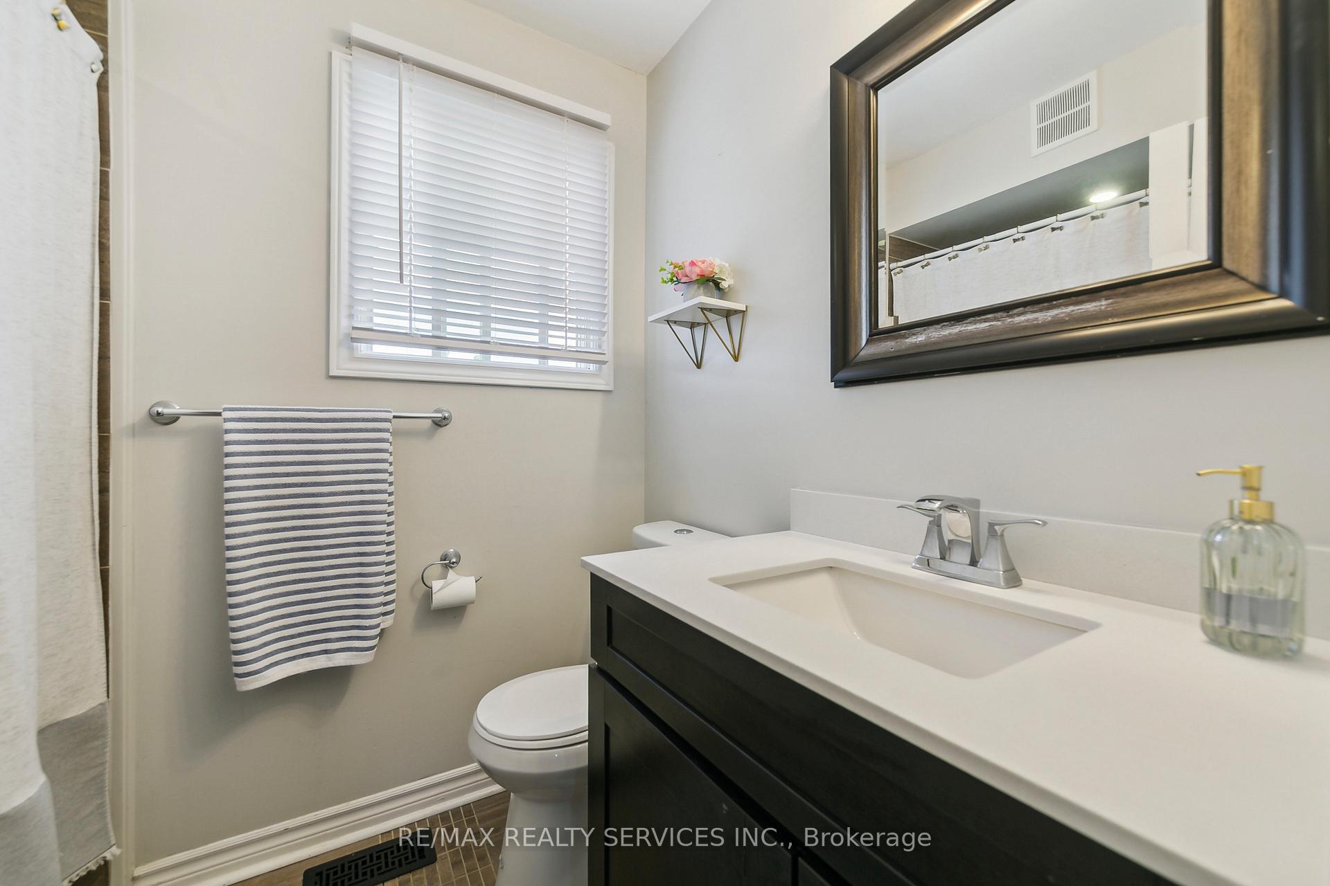 Photo 31 of 120 Flowertown Avenue, Brampton, Northwood Park — HOMEH