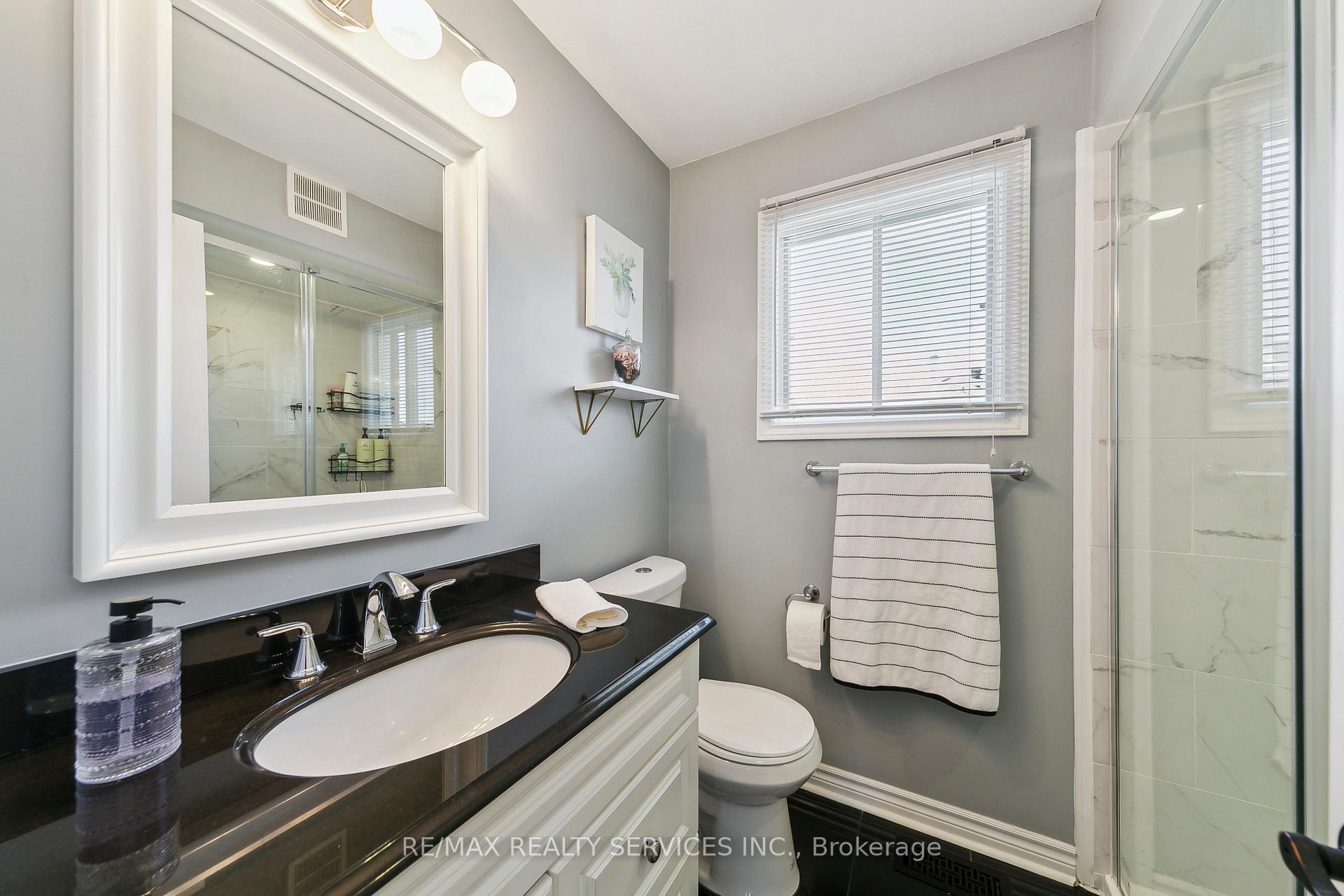 Photo 34 of 120 Flowertown Avenue, Brampton, Northwood Park — HOMEH