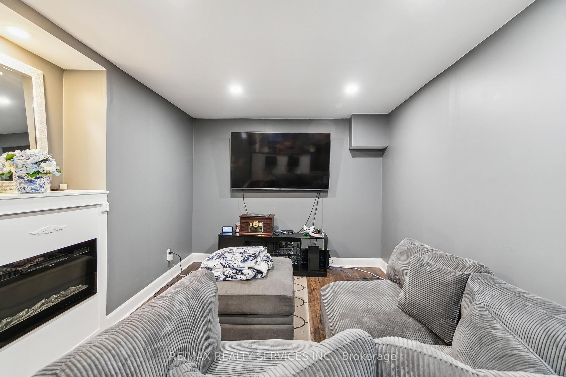 Photo 40 of 120 Flowertown Avenue, Brampton, Northwood Park — HOMEH