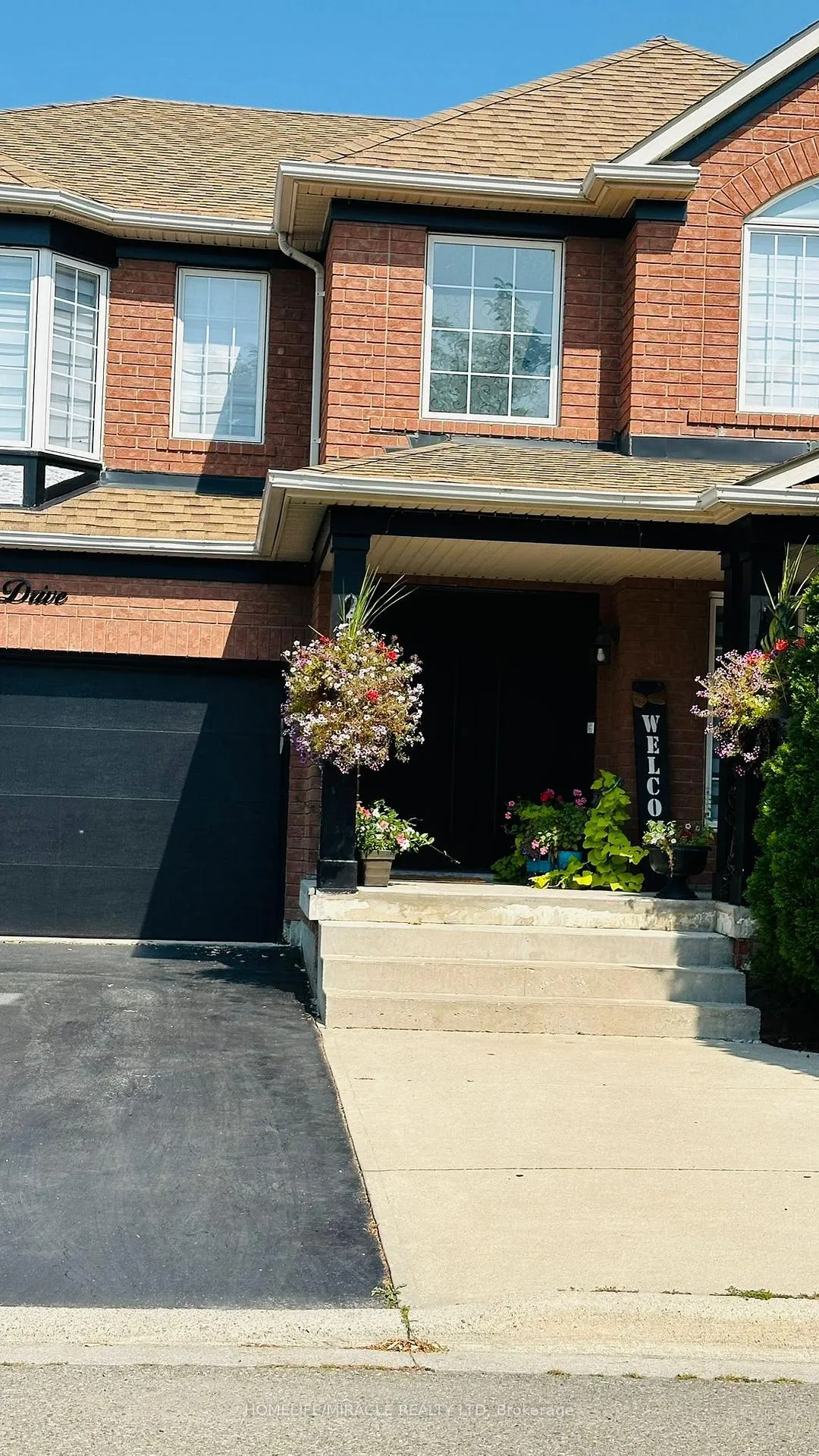 Photo 2 of 28 Bowsfield Drive, Brampton, Vales of Castlemore — HOMEH