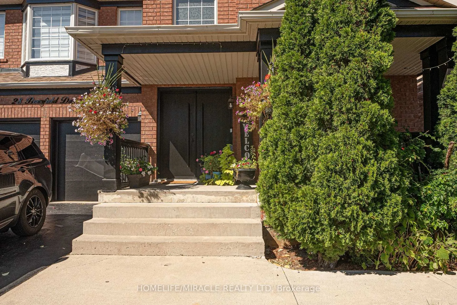 Photo 4 of 28 Bowsfield Drive, Brampton, Vales of Castlemore — HOMEH