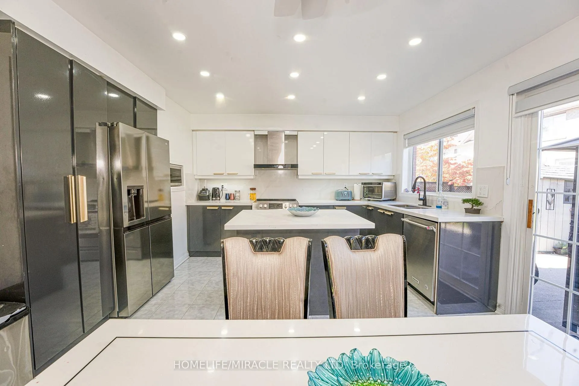 Photo 13 of 28 Bowsfield Drive, Brampton, Vales of Castlemore — HOMEH