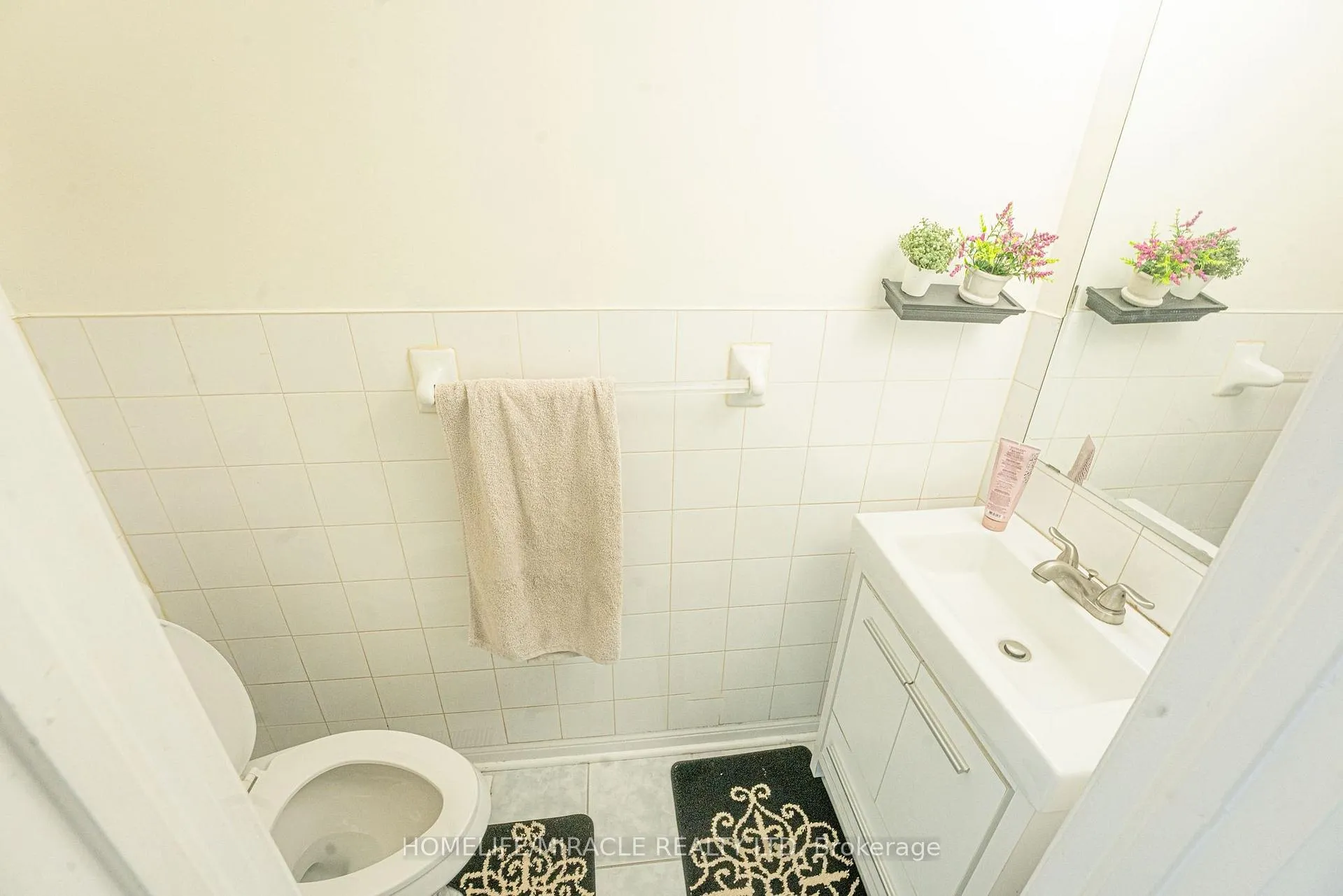 Photo 20 of 28 Bowsfield Drive, Brampton, Vales of Castlemore — HOMEH