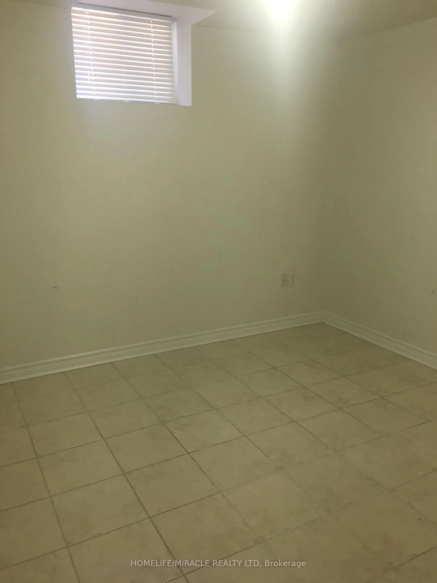 Photo 40 of 28 Bowsfield Drive, Brampton, Vales of Castlemore — HOMEH