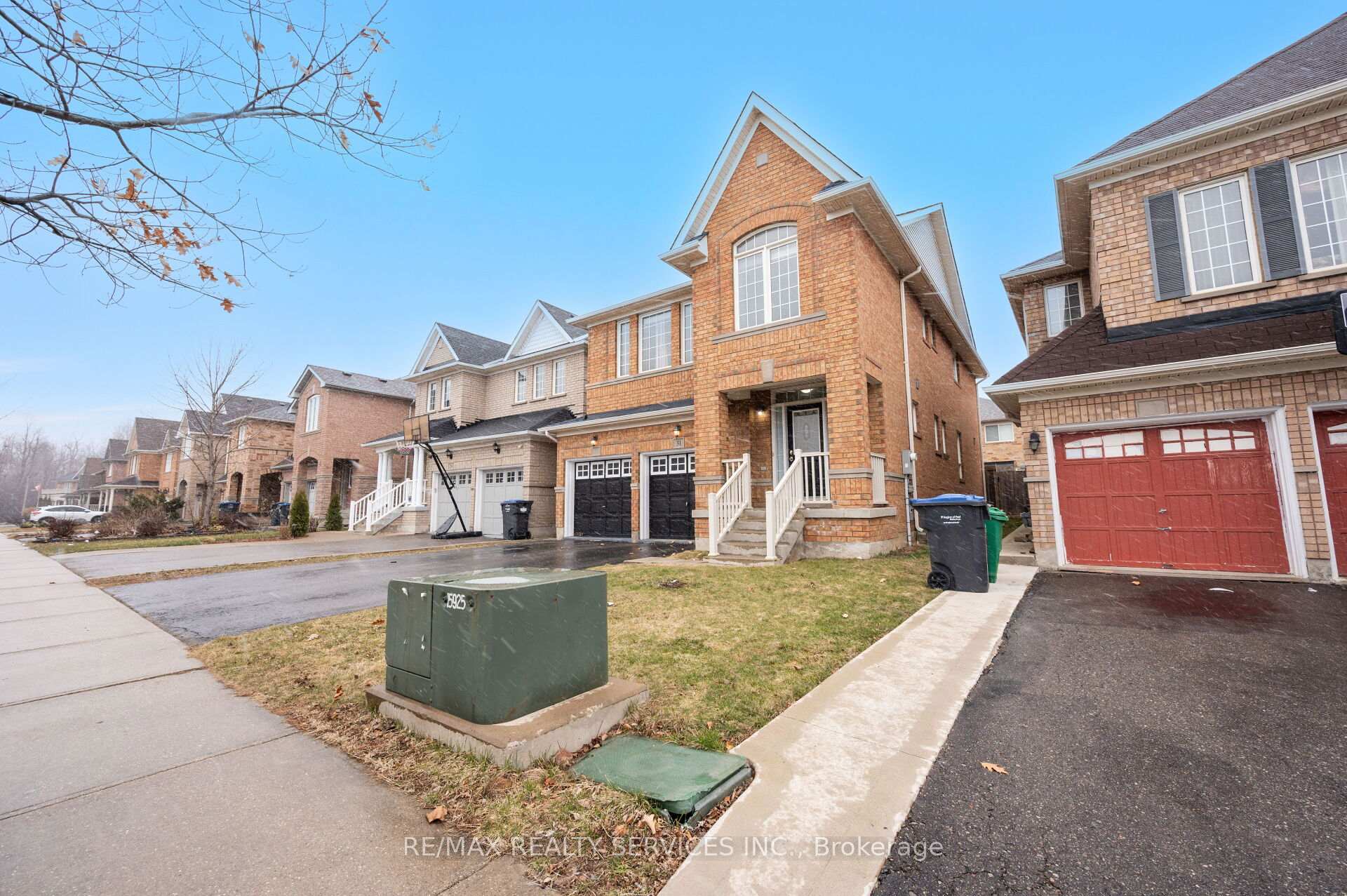 Photo 3 of 31 Rambling Oak Drive, Brampton, Fletcher's Meadow — HOMEH