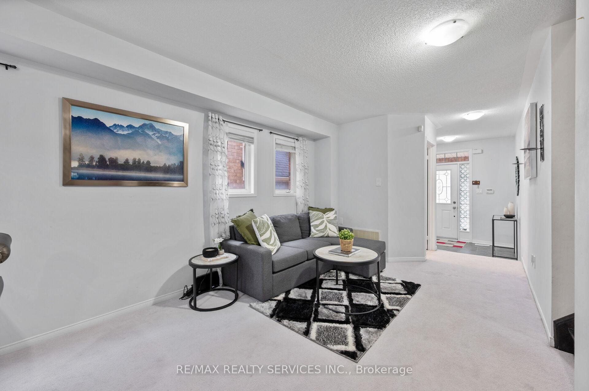 Photo 5 of 31 Rambling Oak Drive, Brampton, Fletcher's Meadow — HOMEH