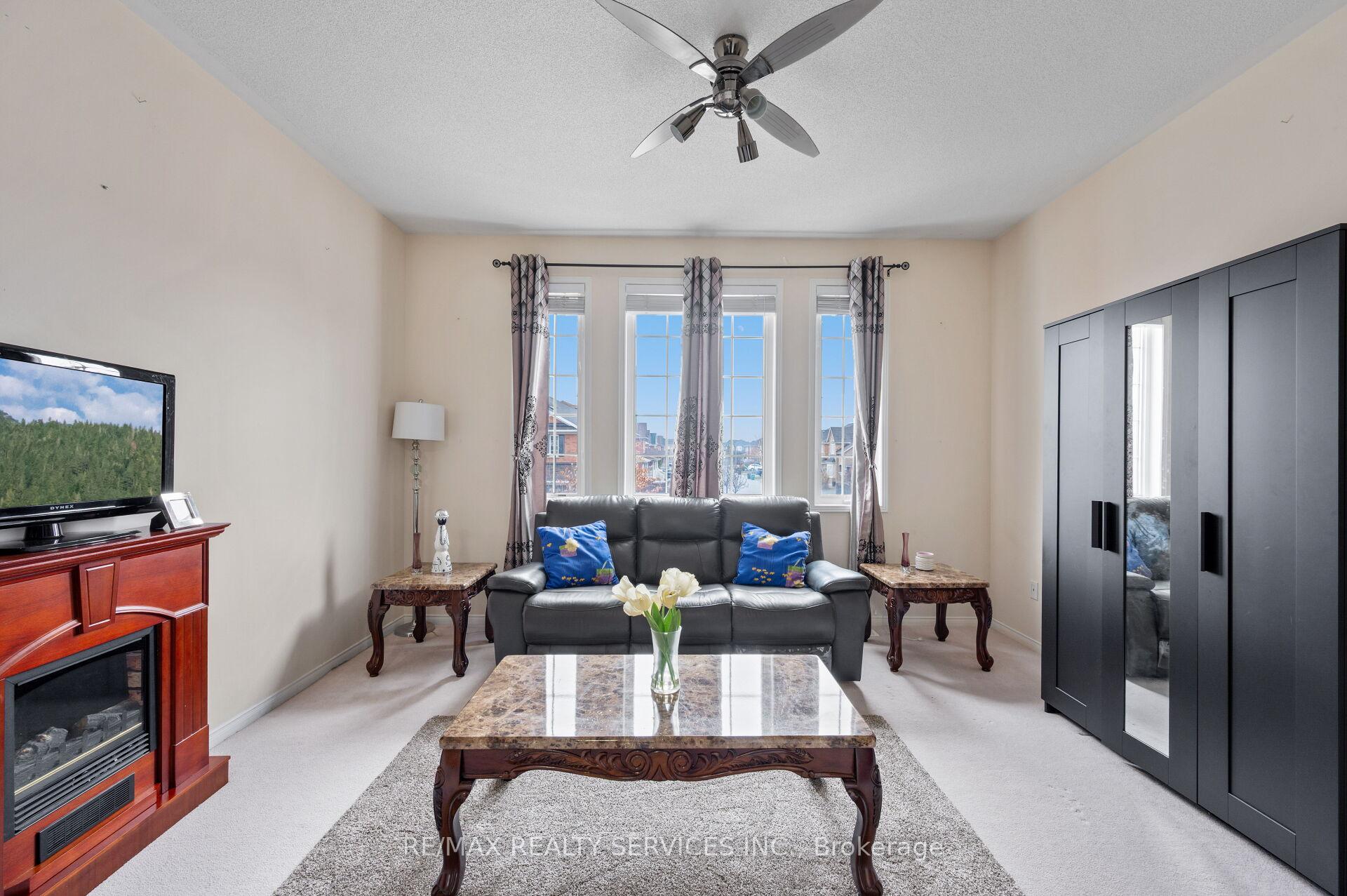 Photo 9 of 31 Rambling Oak Drive, Brampton, Fletcher's Meadow — HOMEH