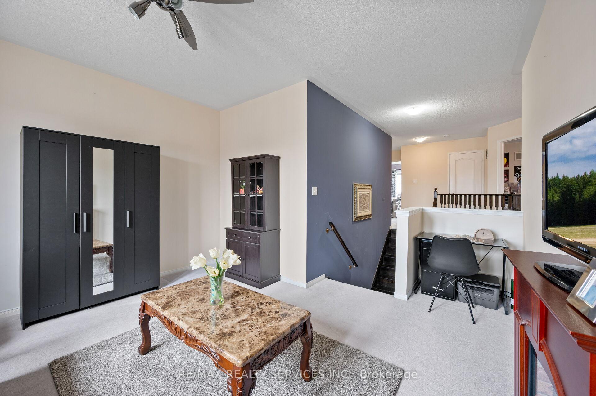 Photo 13 of 31 Rambling Oak Drive, Brampton, Fletcher's Meadow — HOMEH