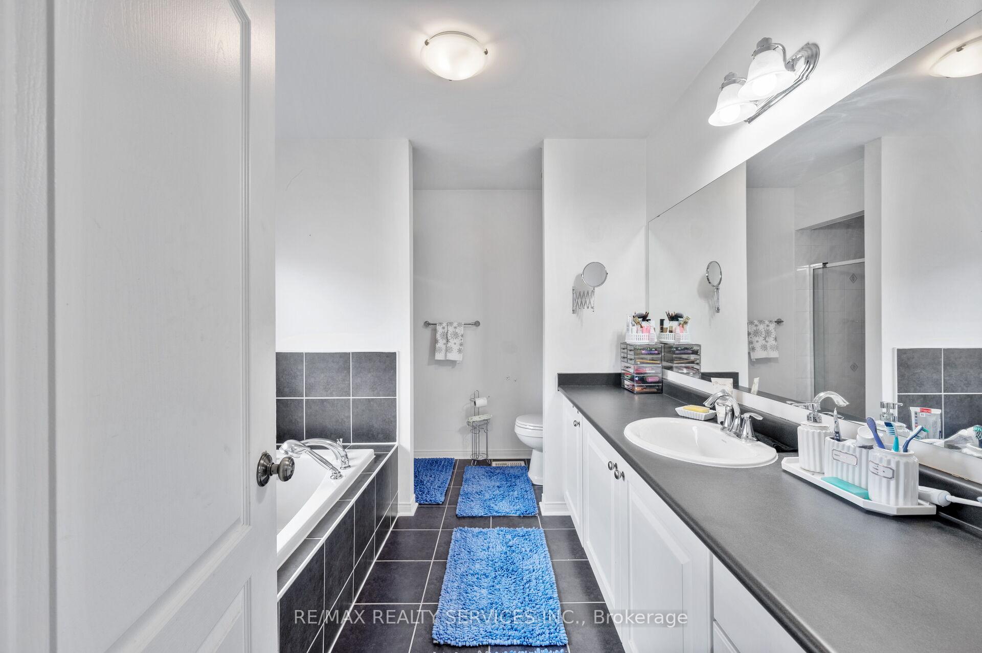 Photo 14 of 31 Rambling Oak Drive, Brampton, Fletcher's Meadow — HOMEH