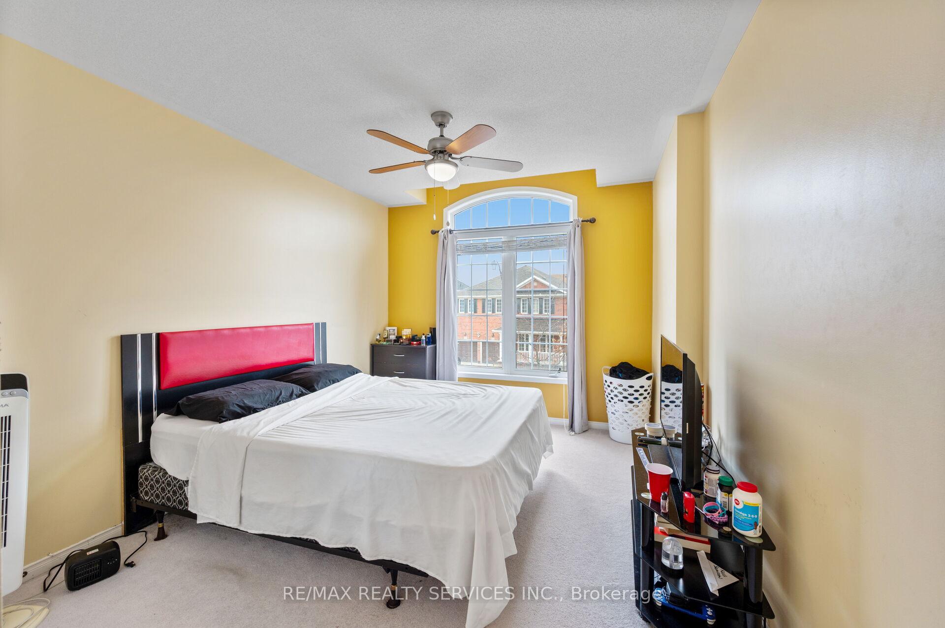Photo 21 of 31 Rambling Oak Drive, Brampton, Fletcher's Meadow — HOMEH