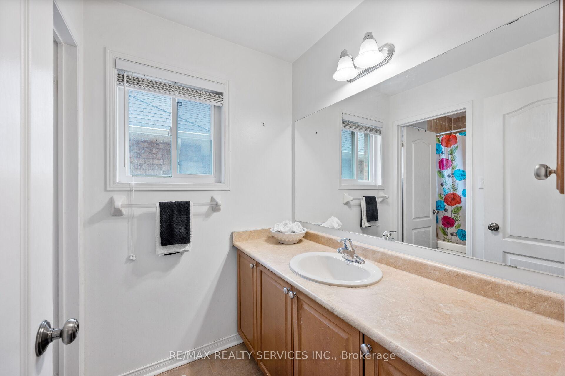 Photo 23 of 31 Rambling Oak Drive, Brampton, Fletcher's Meadow — HOMEH