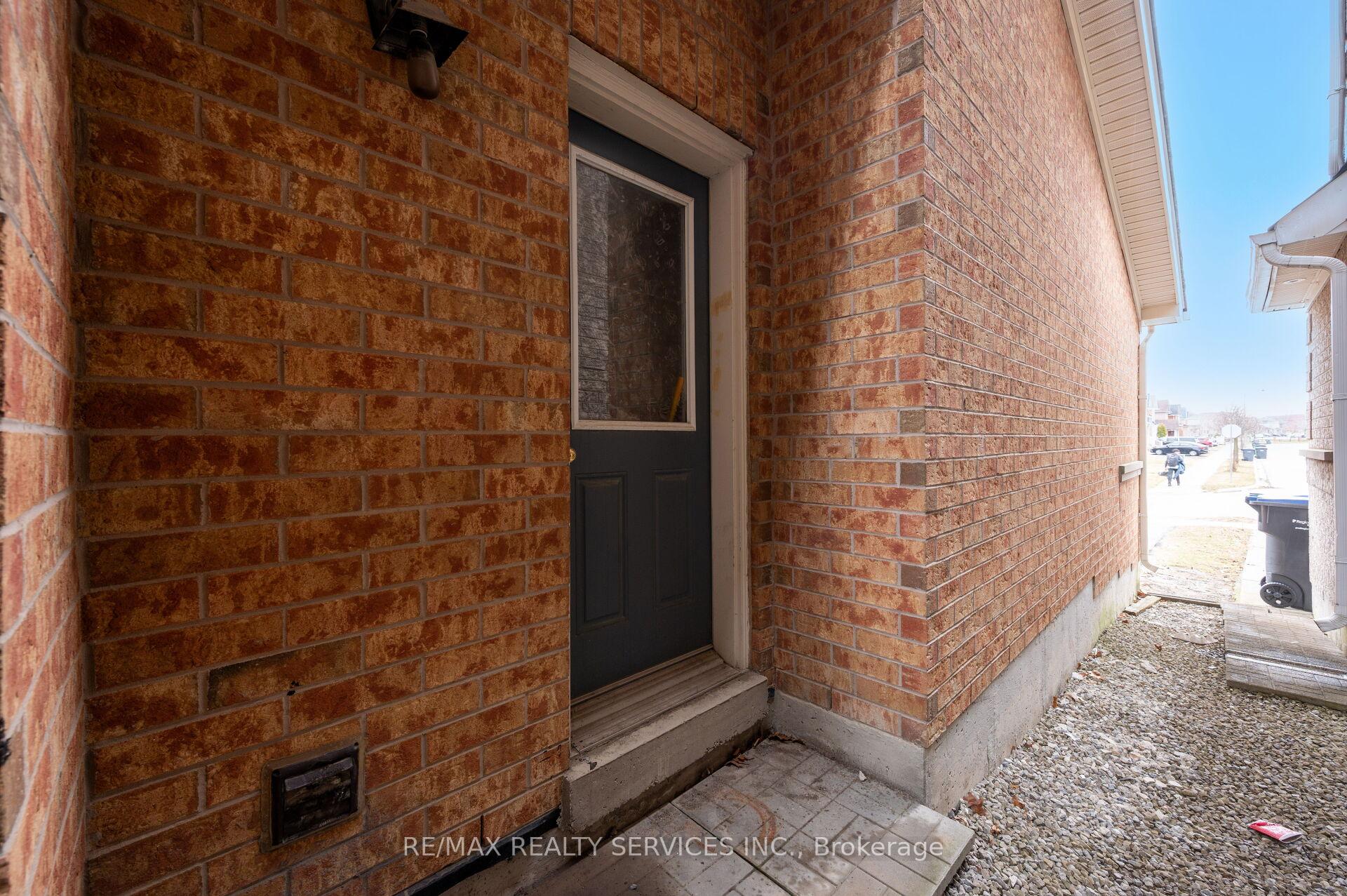 Photo 41 of 31 Rambling Oak Drive, Brampton, Fletcher's Meadow — HOMEH