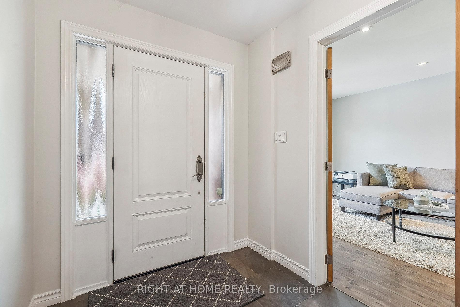 Photo 4 of 44 Citation Crescent, Hamilton, Meadowlands — HOMEH