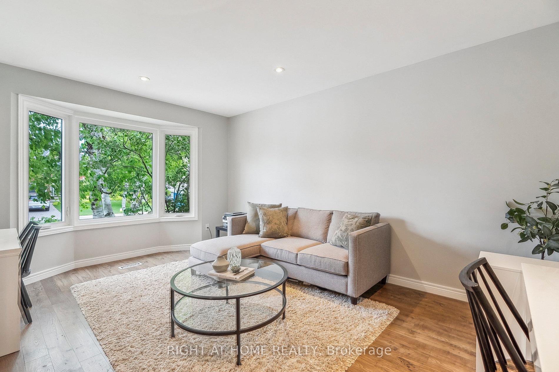 Photo 5 of 44 Citation Crescent, Hamilton, Meadowlands — HOMEH