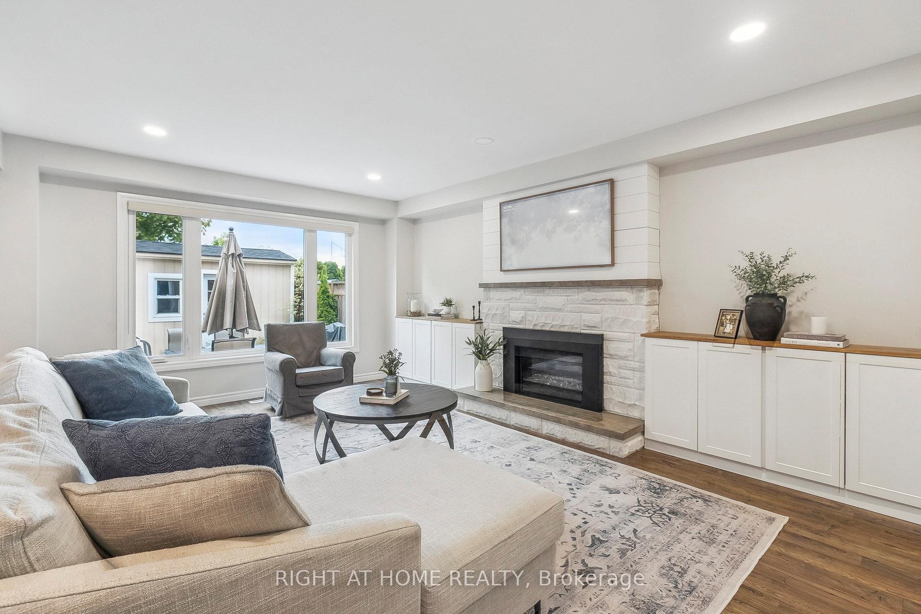 Photo 9 of 44 Citation Crescent, Hamilton, Meadowlands — HOMEH