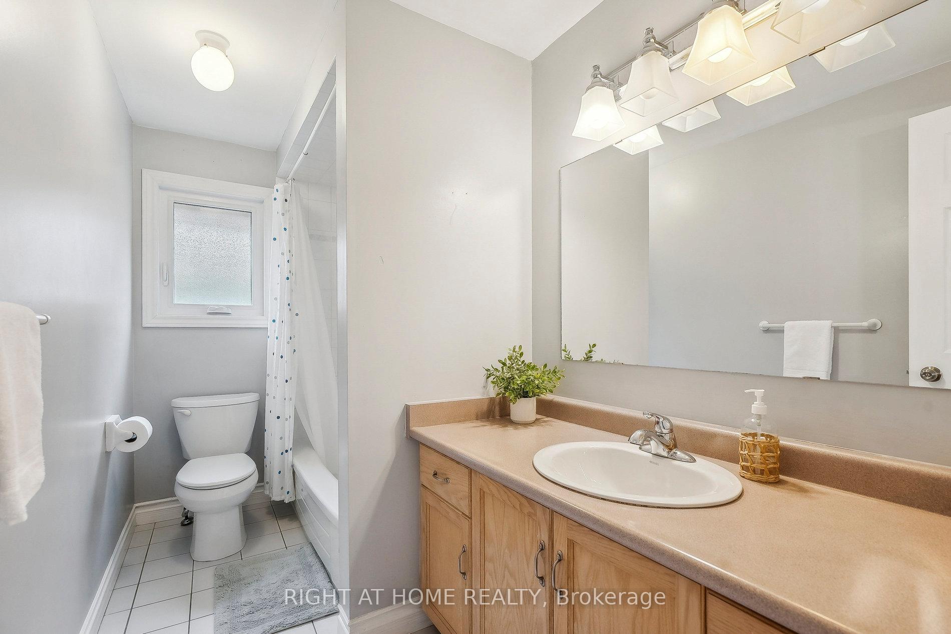 Photo 30 of 44 Citation Crescent, Hamilton, Meadowlands — HOMEH