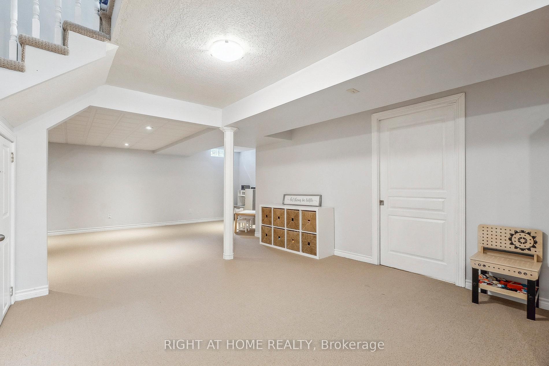 Photo 35 of 44 Citation Crescent, Hamilton, Meadowlands — HOMEH