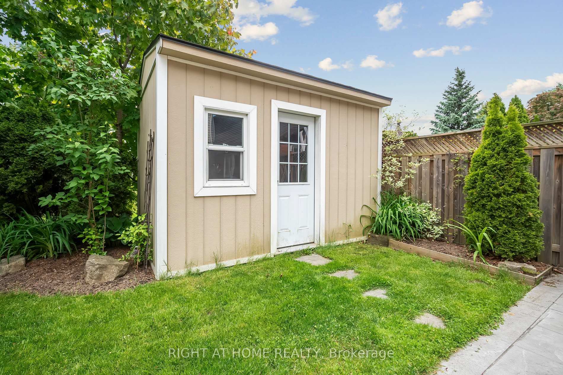 Photo 40 of 44 Citation Crescent, Hamilton, Meadowlands — HOMEH
