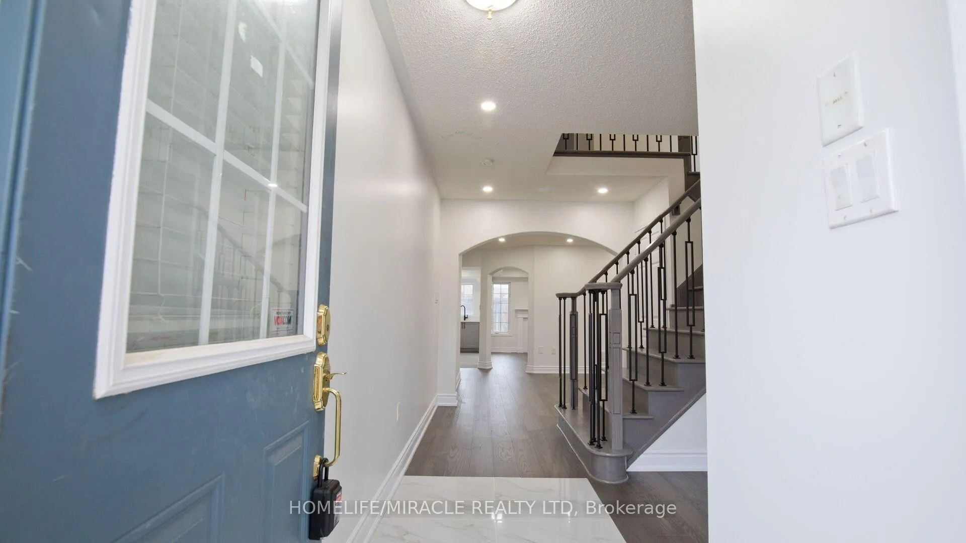 Photo 2 of 118 Owlridge Drive, Brampton, Credit Valley — HOMEH