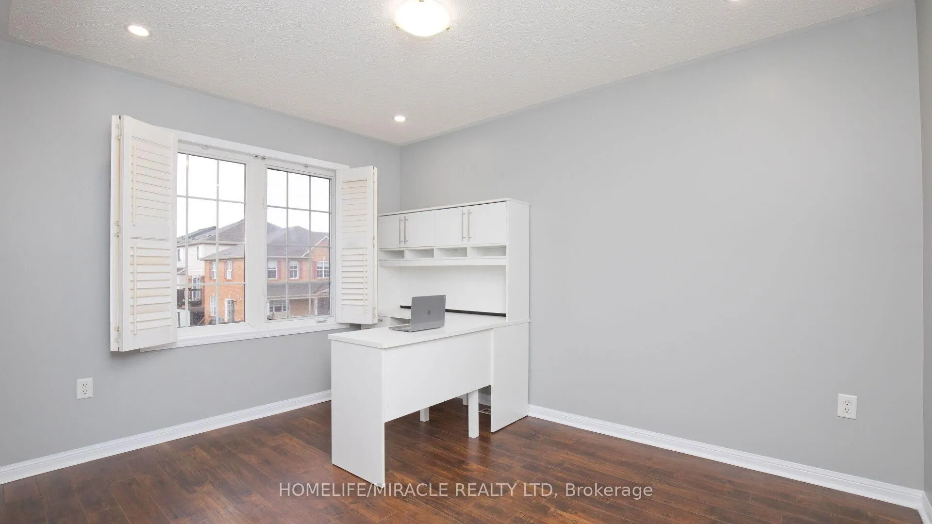 Photo 5 of 118 Owlridge Drive, Brampton, Credit Valley — HOMEH