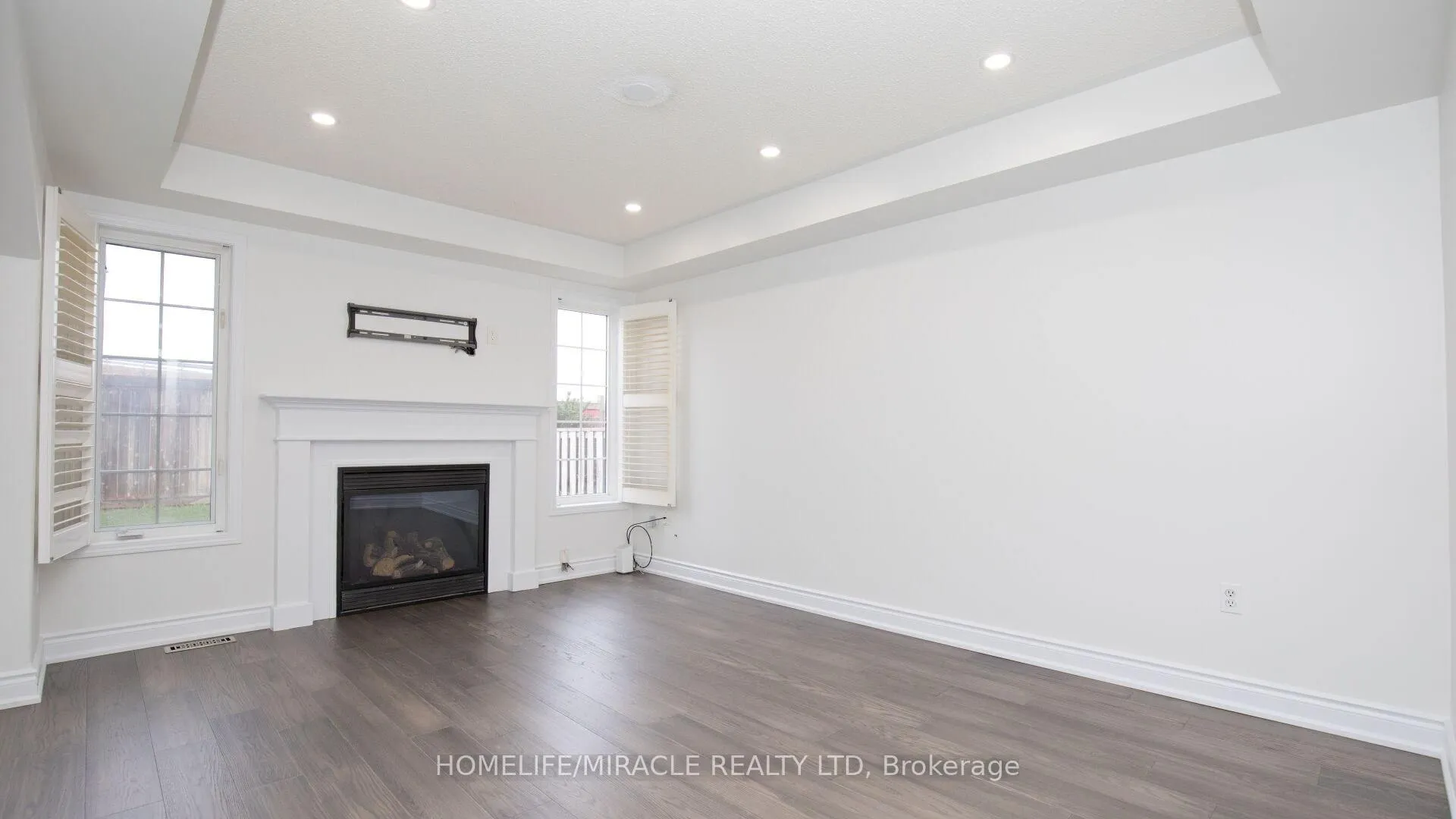Photo 6 of 118 Owlridge Drive, Brampton, Credit Valley — HOMEH