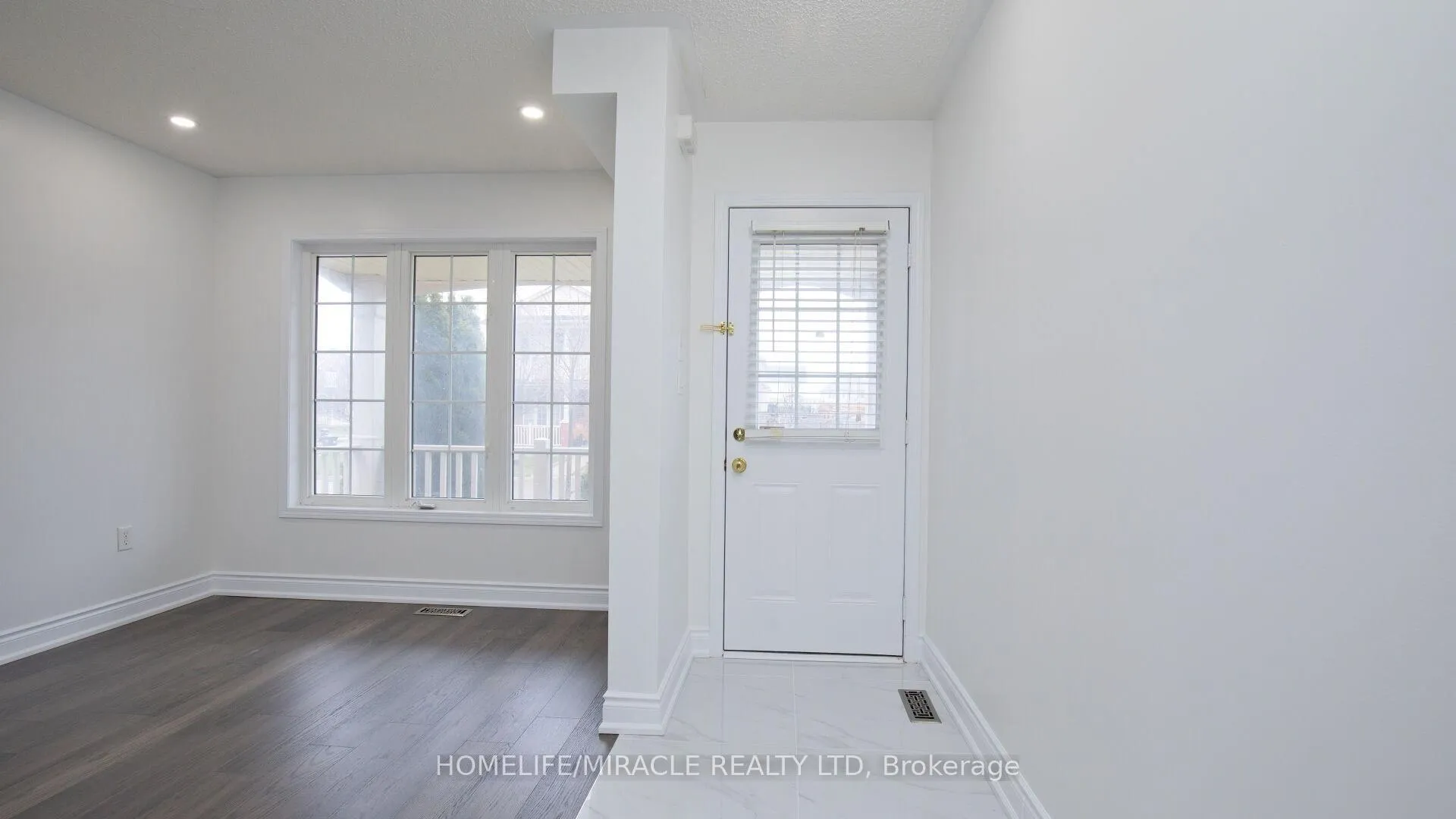 Photo 7 of 118 Owlridge Drive, Brampton, Credit Valley — HOMEH