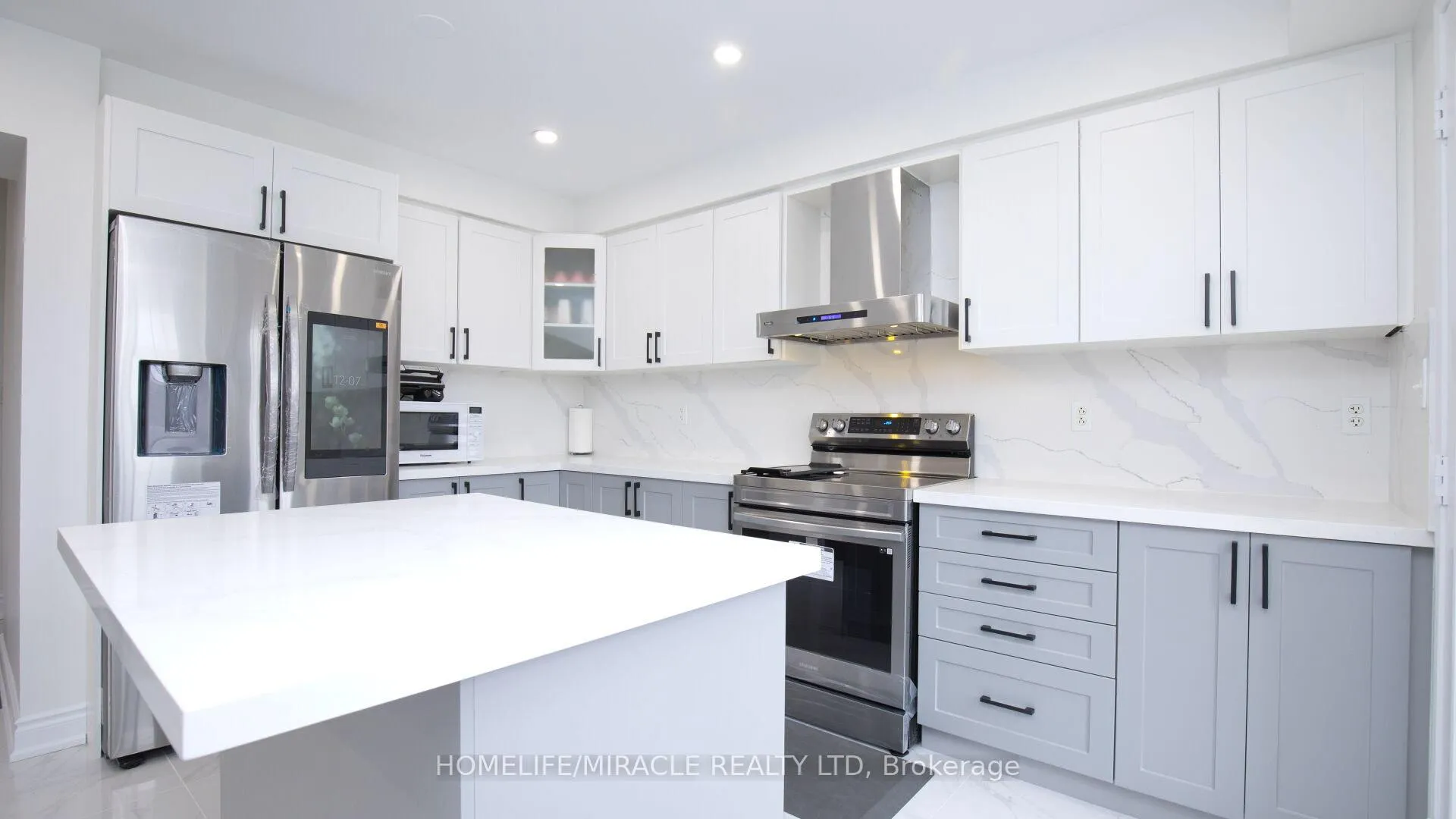 Photo 8 of 118 Owlridge Drive, Brampton, Credit Valley — HOMEH