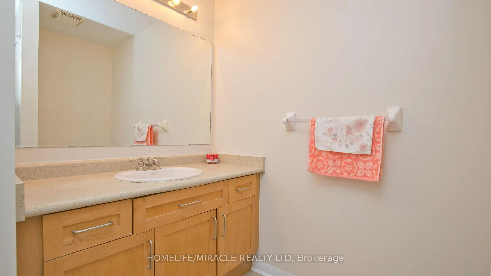 Photo 12 of 118 Owlridge Drive, Brampton, Credit Valley — HOMEH