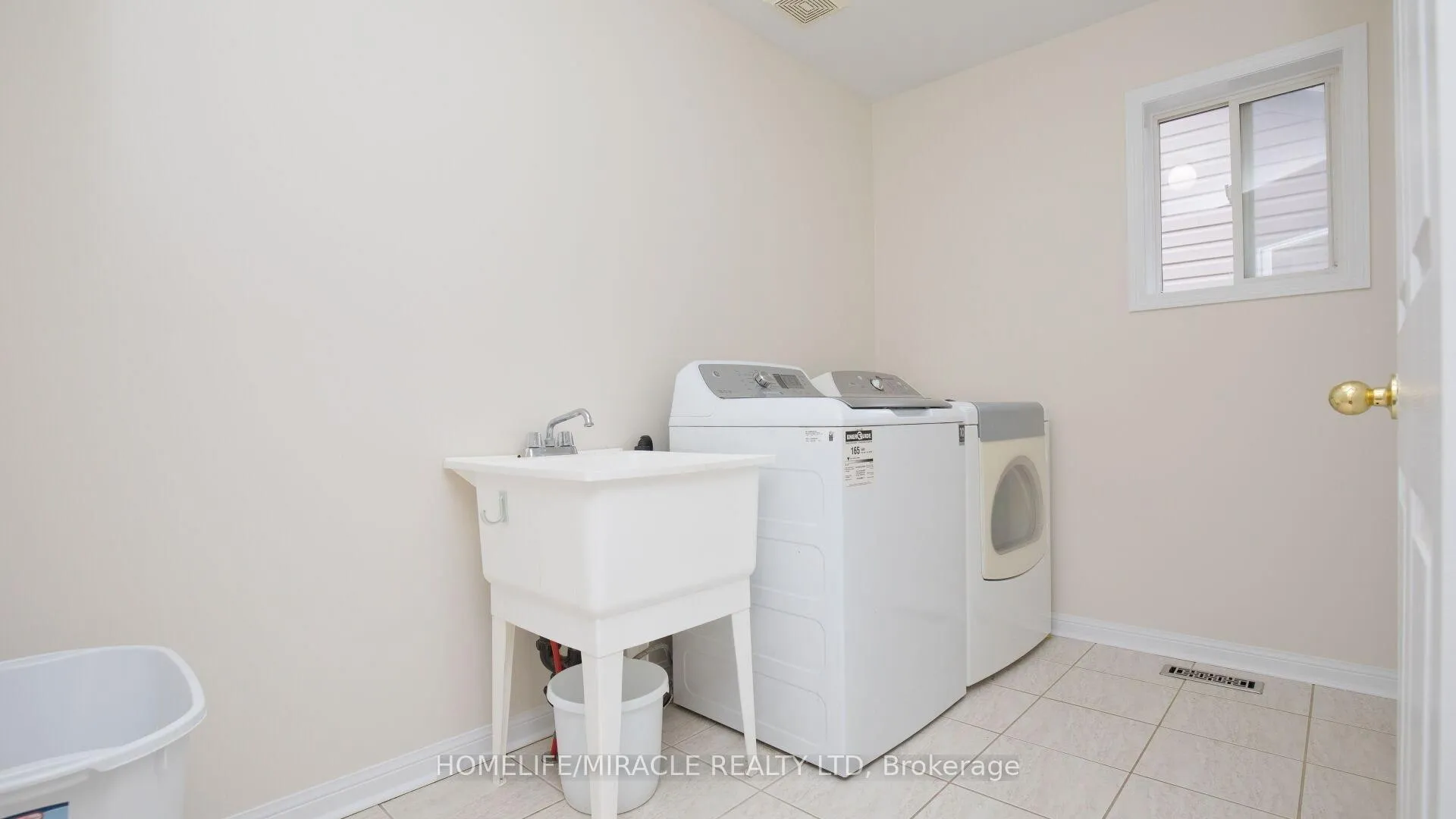 Photo 13 of 118 Owlridge Drive, Brampton, Credit Valley — HOMEH