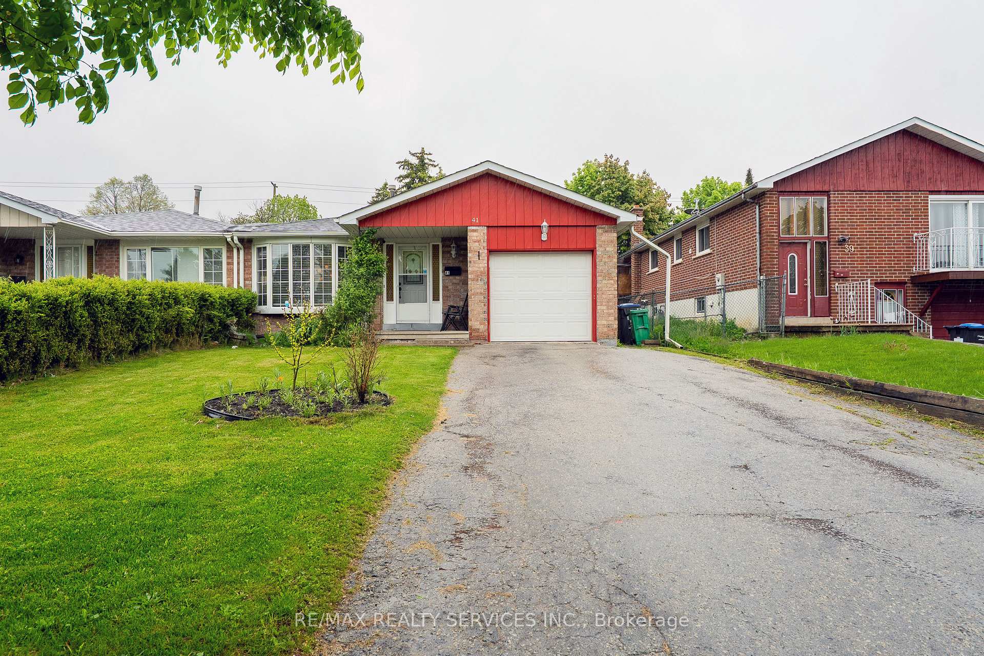Photo 5 of 41 Mallard Crescent, Brampton, Central Park — HOMEH
