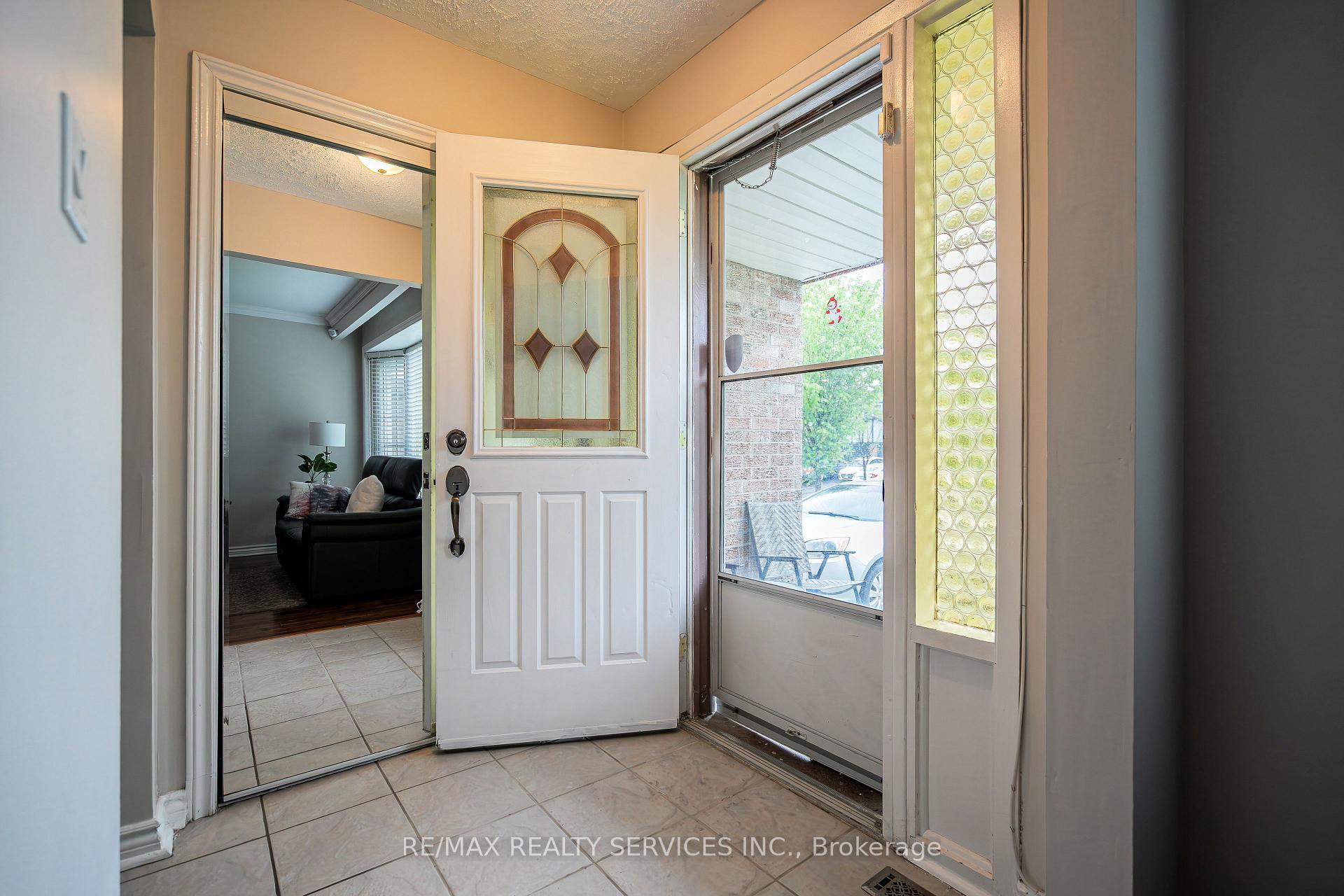 Photo 33 of 41 Mallard Crescent, Brampton, Central Park — HOMEH