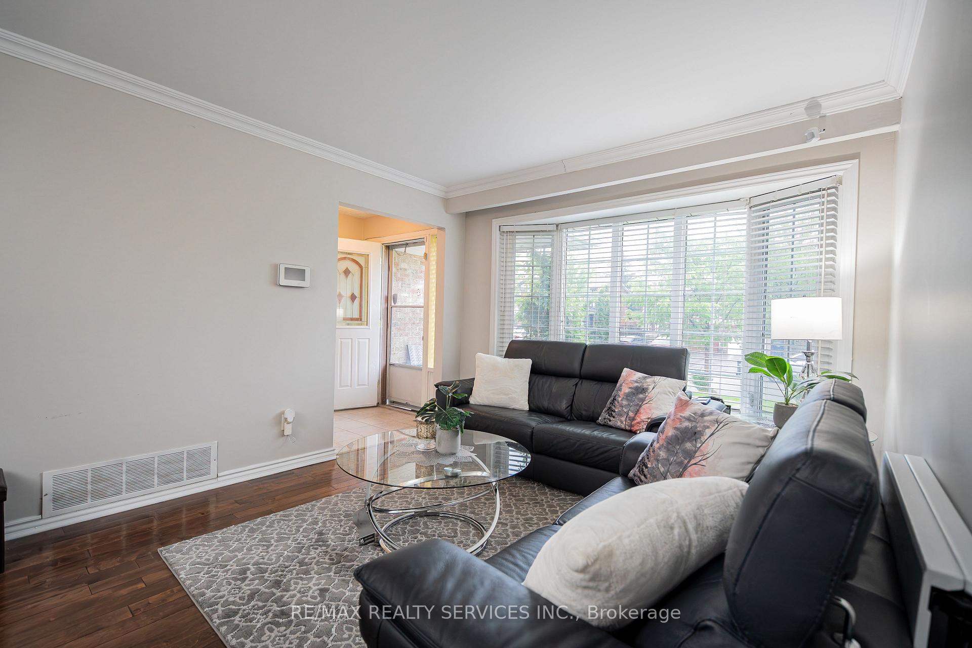 Photo 20 of 41 Mallard Crescent, Brampton, Central Park — HOMEH