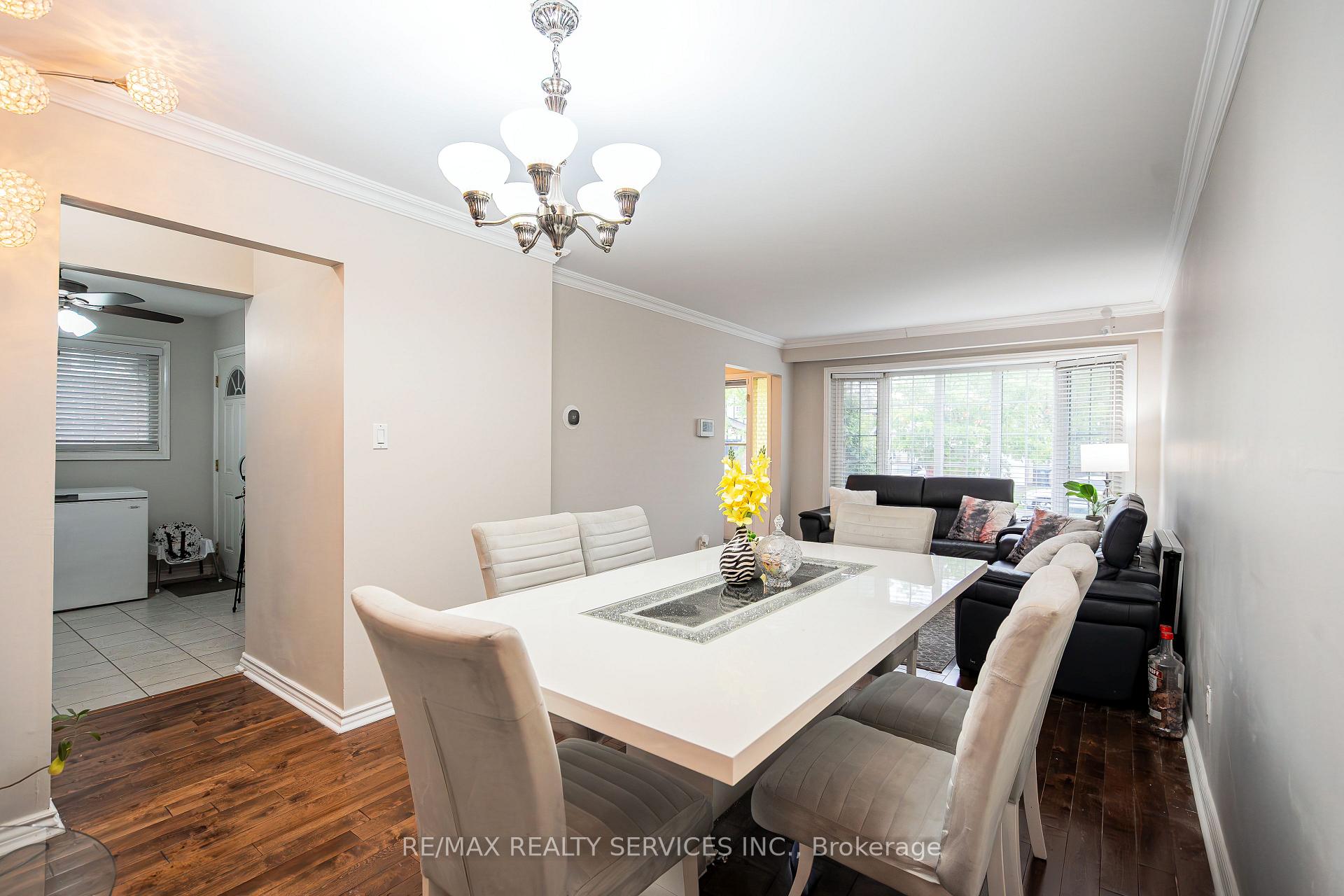 Photo 7 of 41 Mallard Crescent, Brampton, Central Park — HOMEH