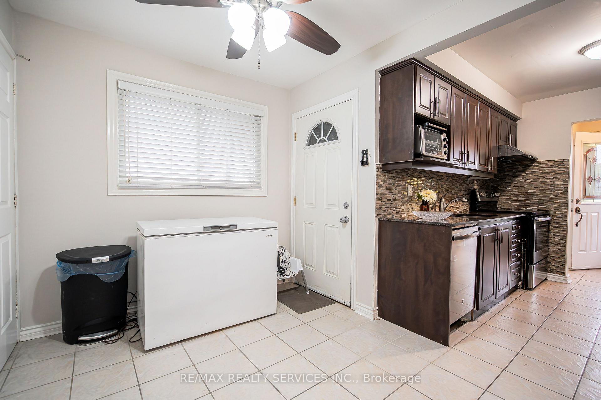 Photo 18 of 41 Mallard Crescent, Brampton, Central Park — HOMEH