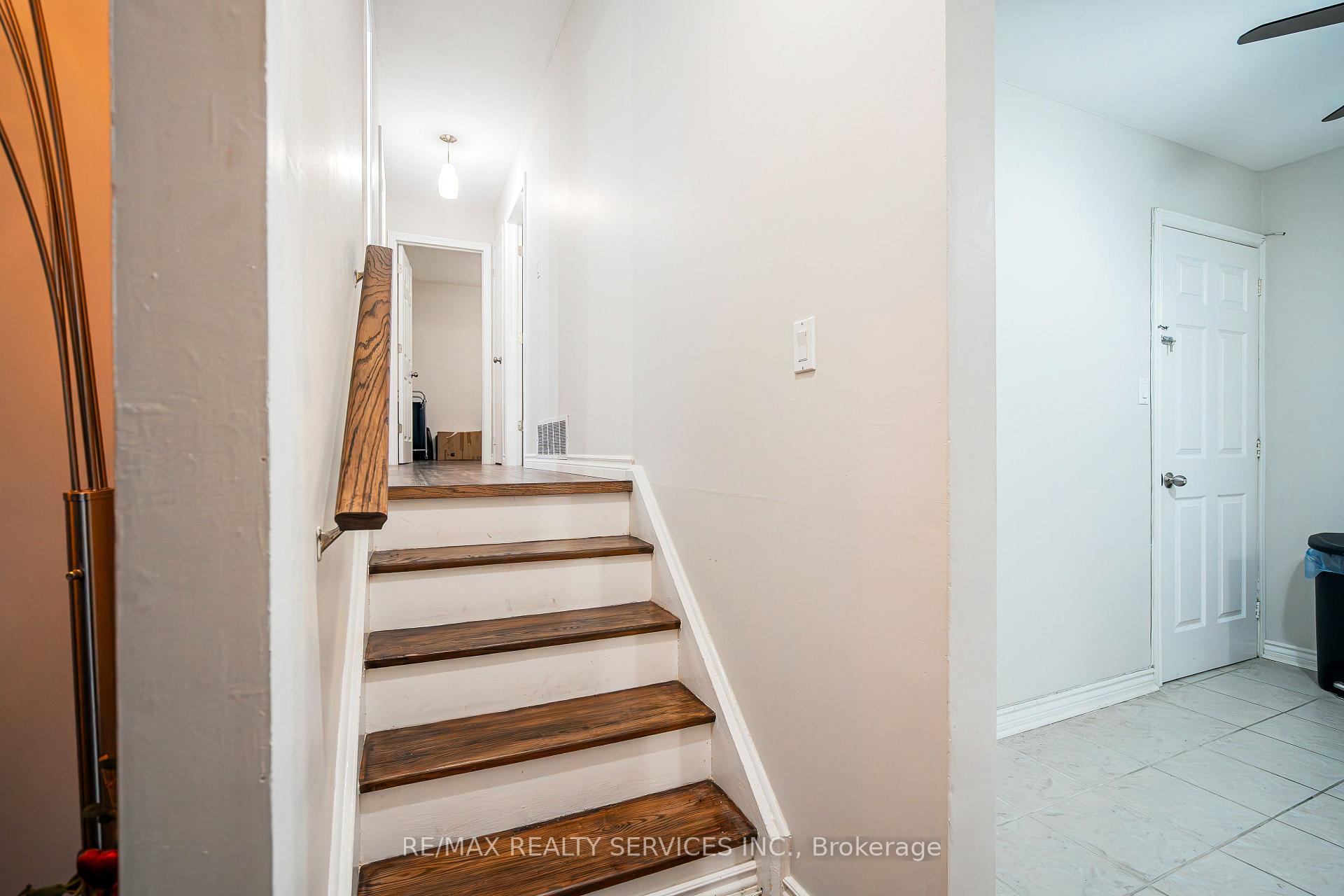 Photo 8 of 41 Mallard Crescent, Brampton, Central Park — HOMEH