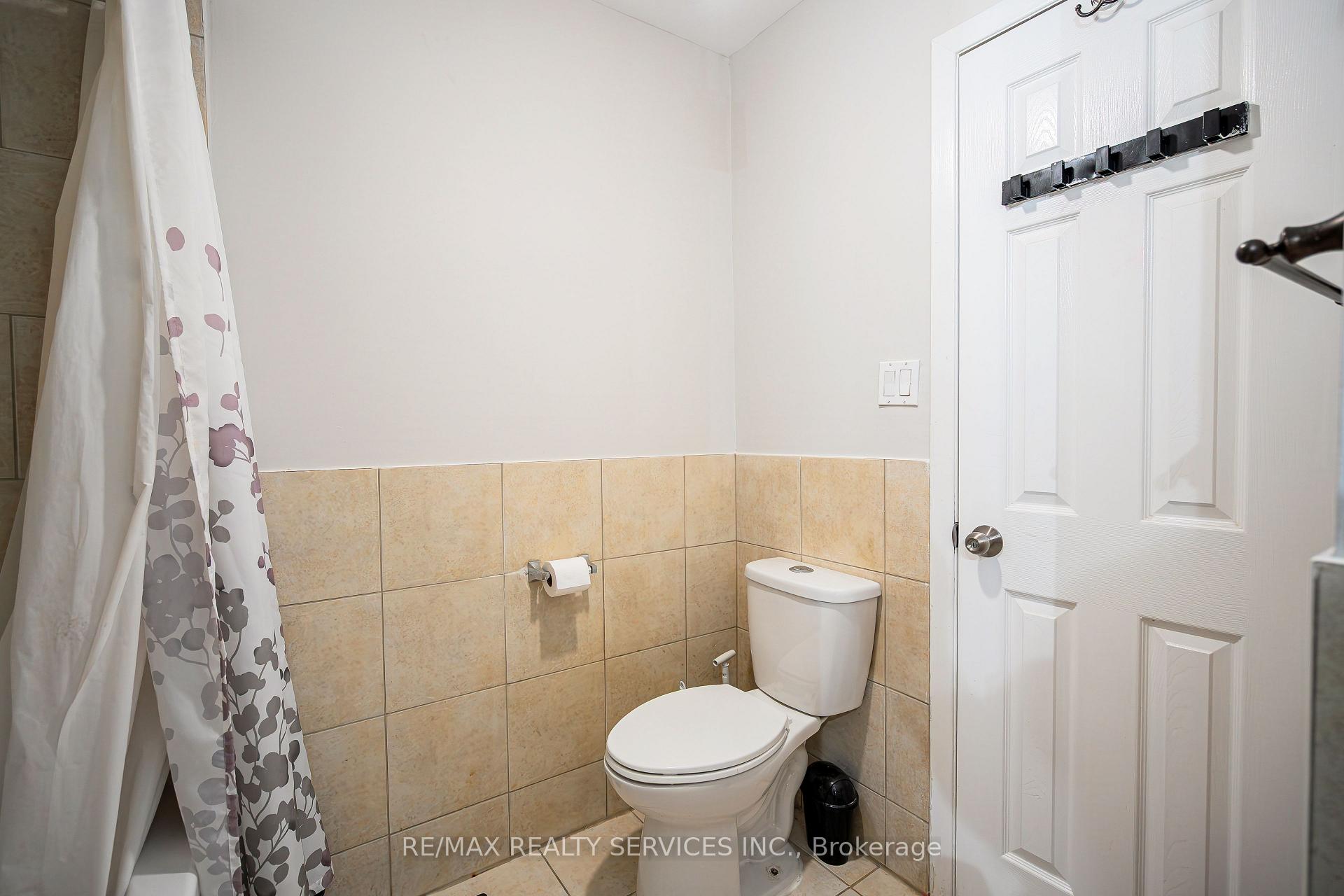 Photo 2 of 41 Mallard Crescent, Brampton, Central Park — HOMEH