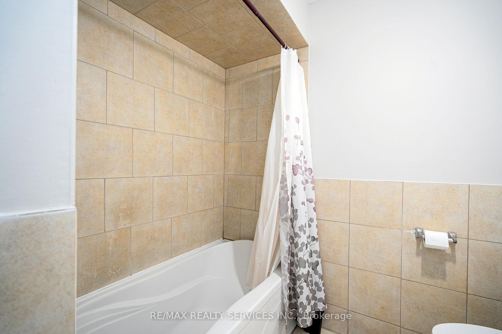 Photo 10 of 41 Mallard Crescent, Brampton, Central Park — HOMEH
