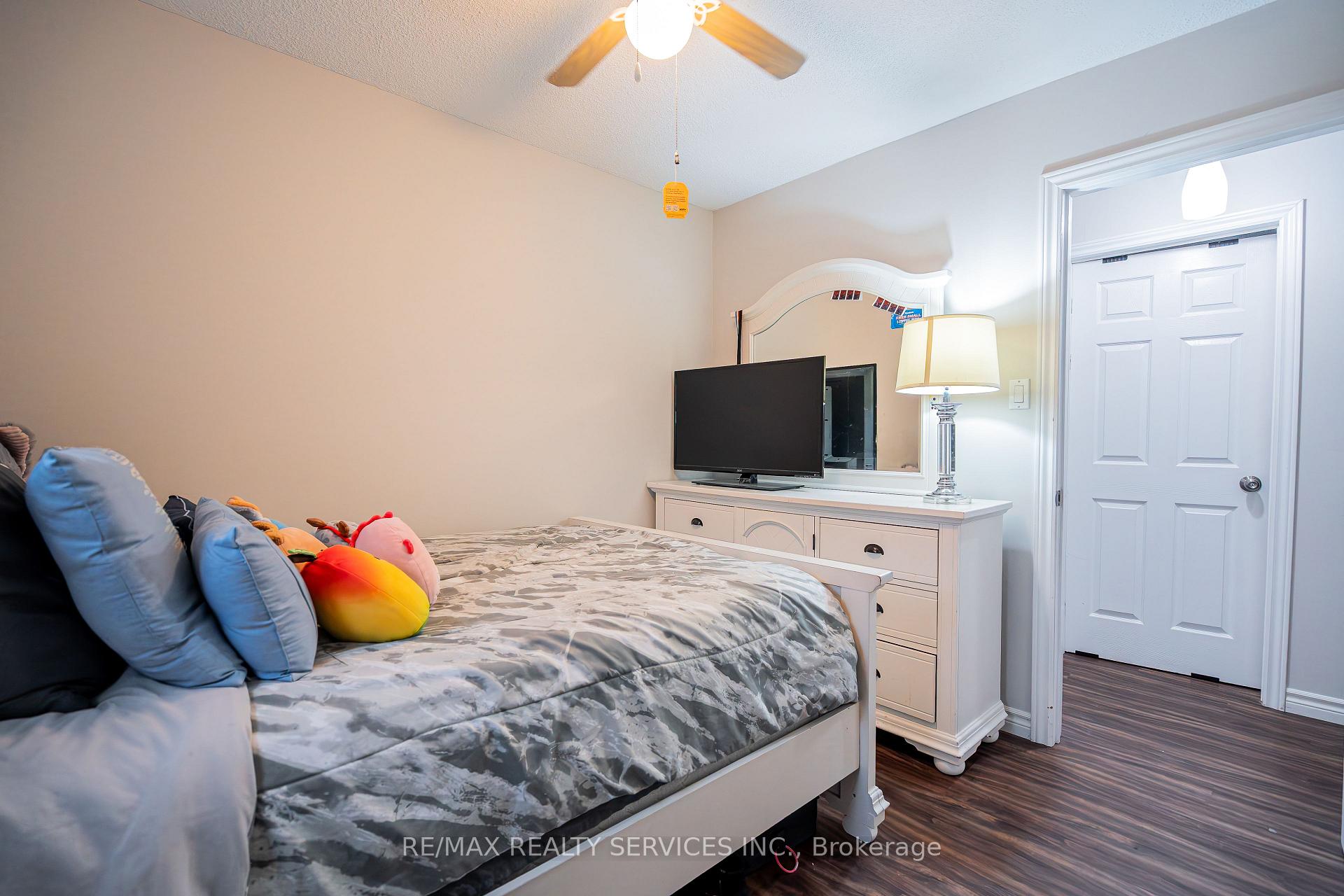 Photo 9 of 41 Mallard Crescent, Brampton, Central Park — HOMEH