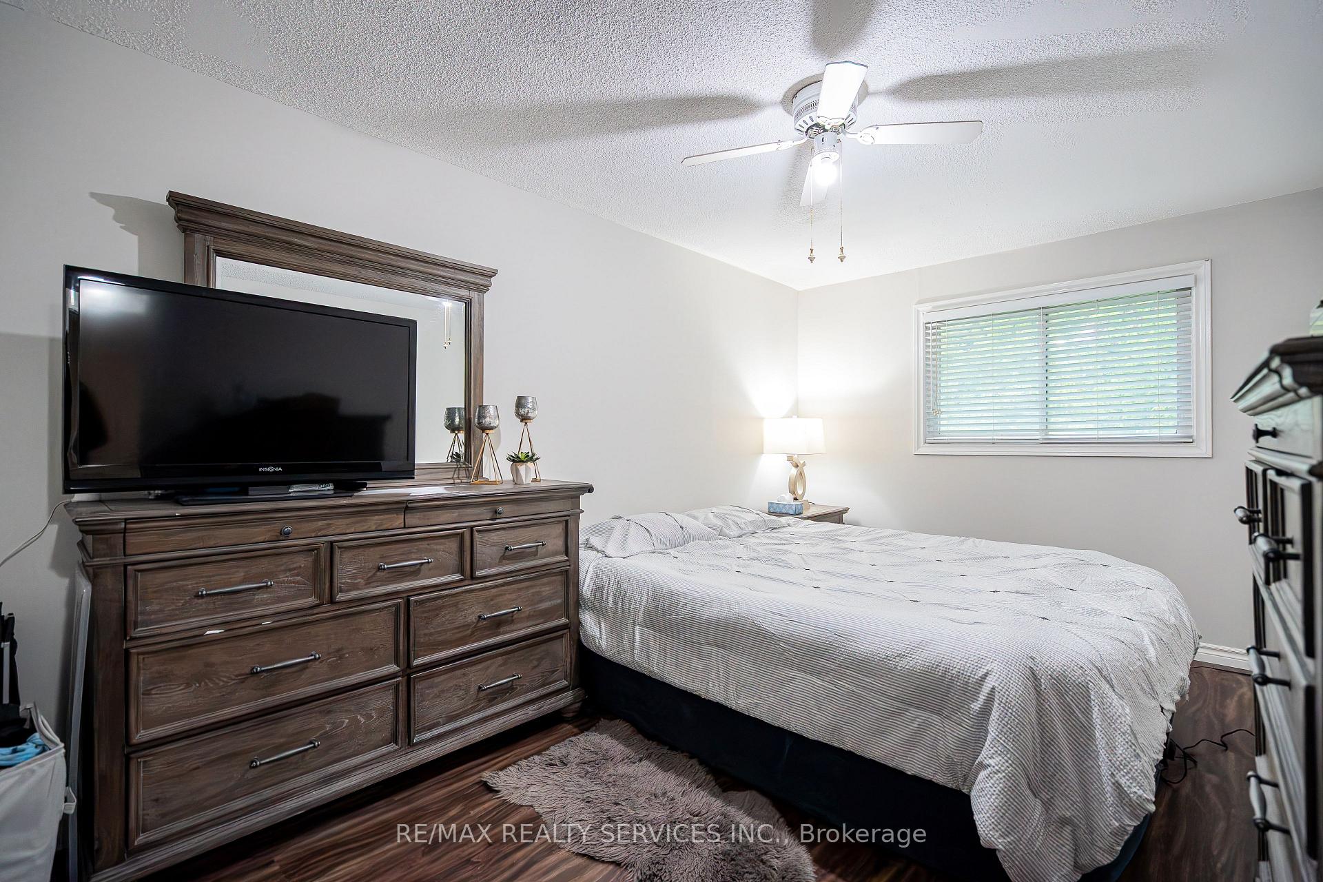 Photo 11 of 41 Mallard Crescent, Brampton, Central Park — HOMEH