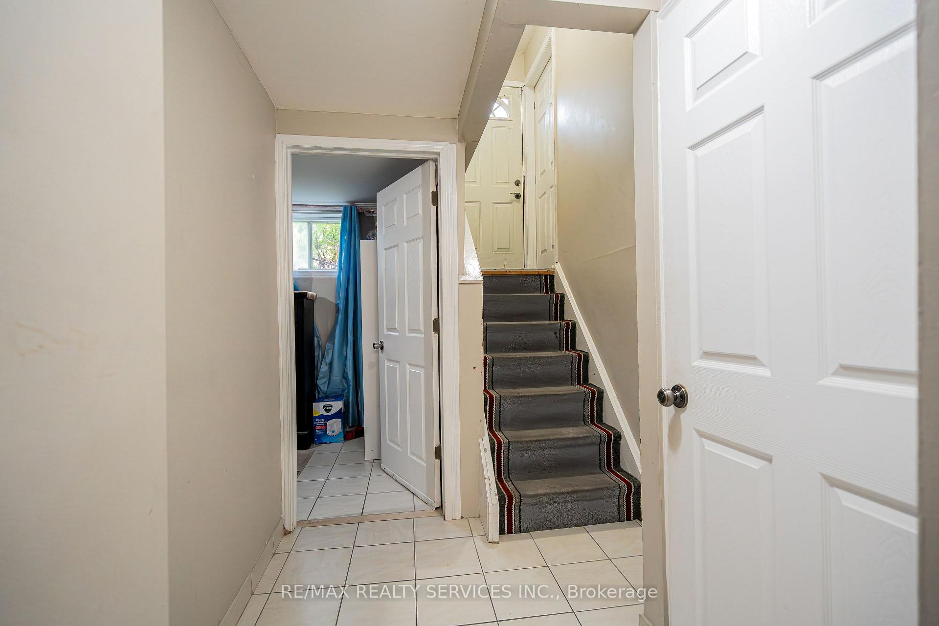 Photo 17 of 41 Mallard Crescent, Brampton, Central Park — HOMEH