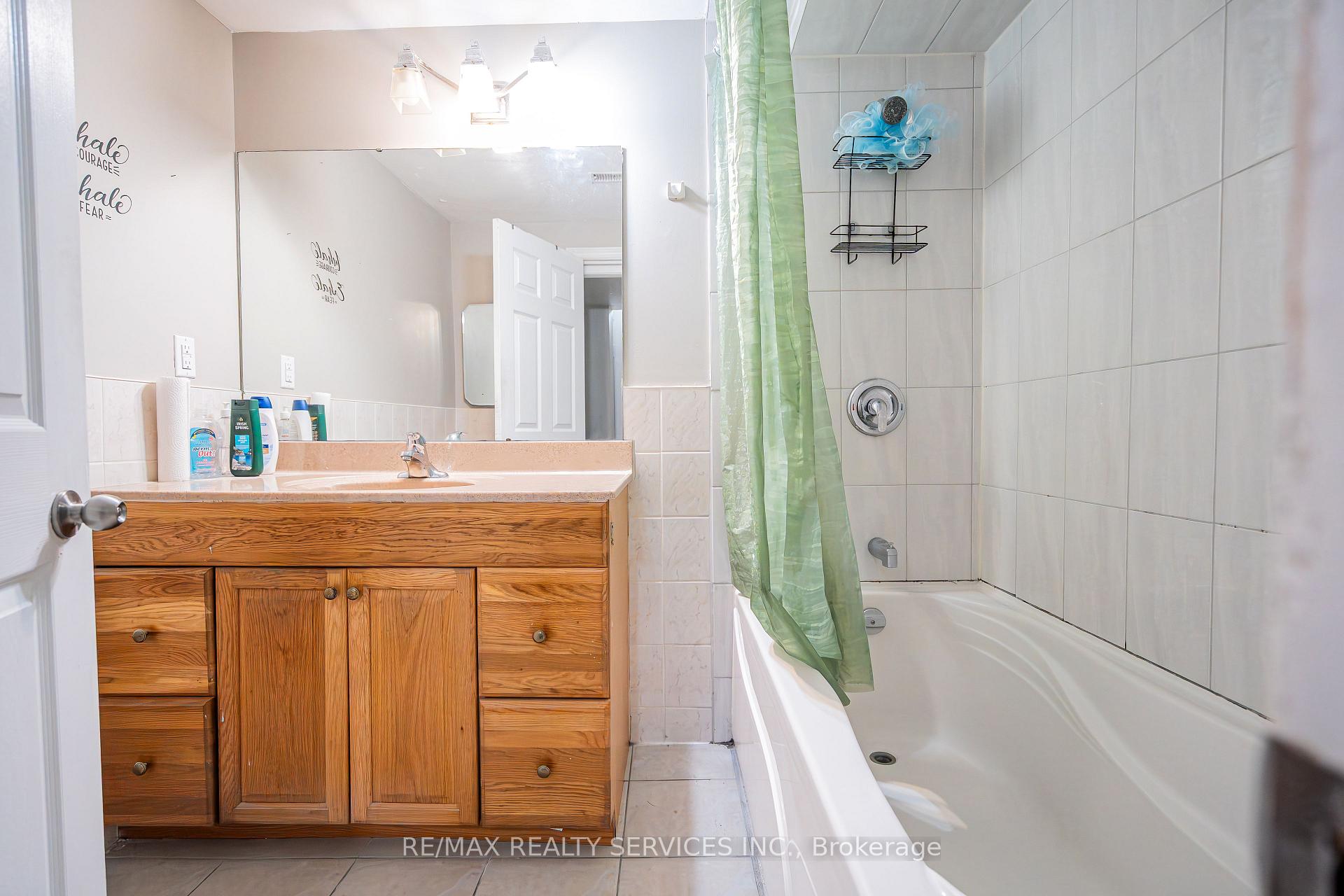 Photo 37 of 41 Mallard Crescent, Brampton, Central Park — HOMEH