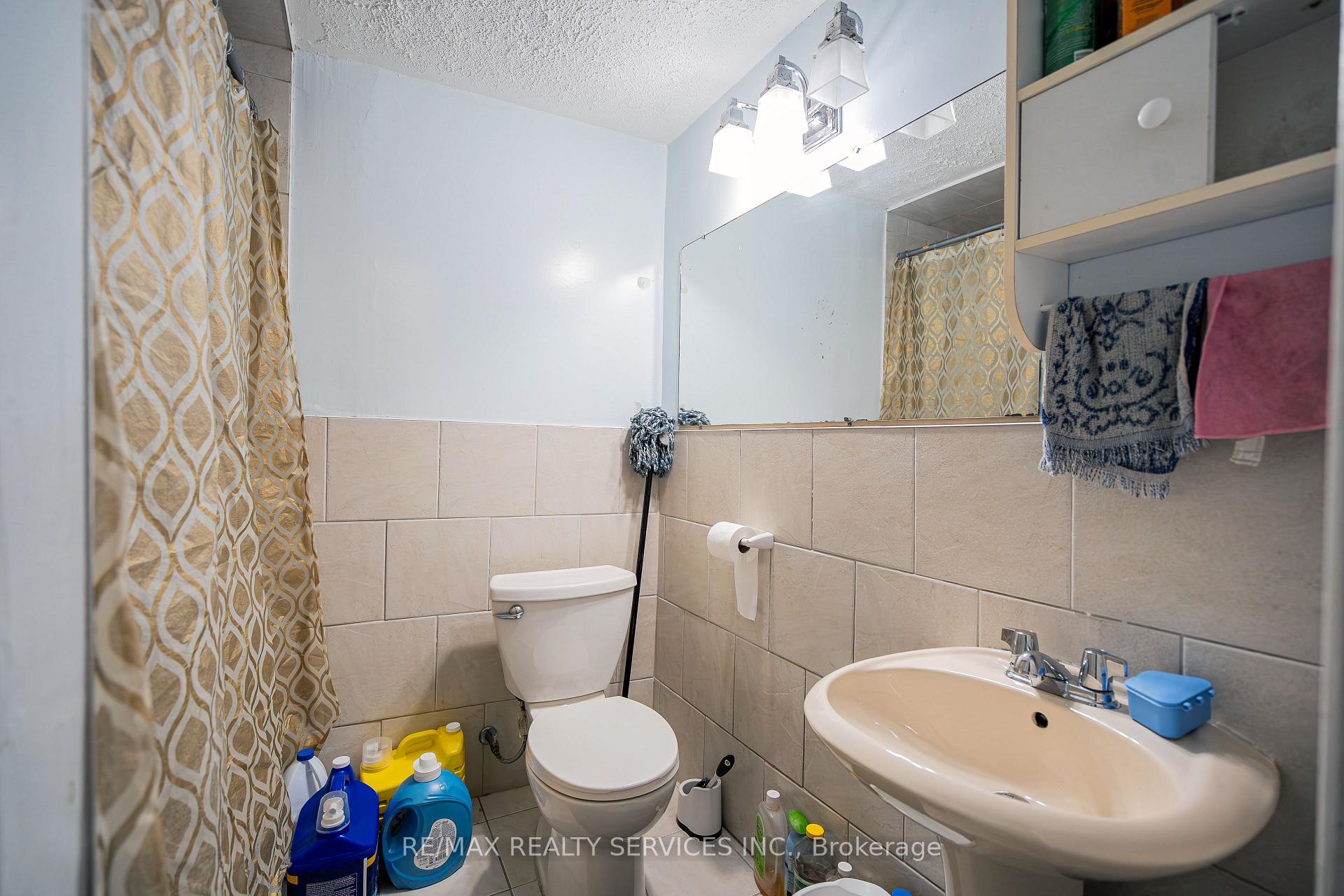 Photo 23 of 41 Mallard Crescent, Brampton, Central Park — HOMEH