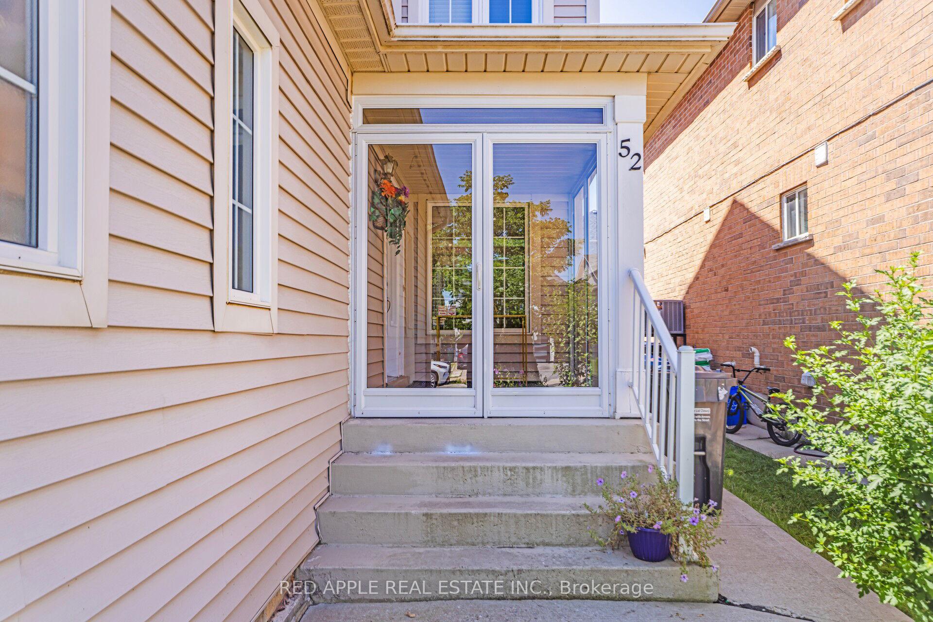 Photo 4 of 52 Tiller Trail, Brampton, Fletcher's Creek Village — HOMEH