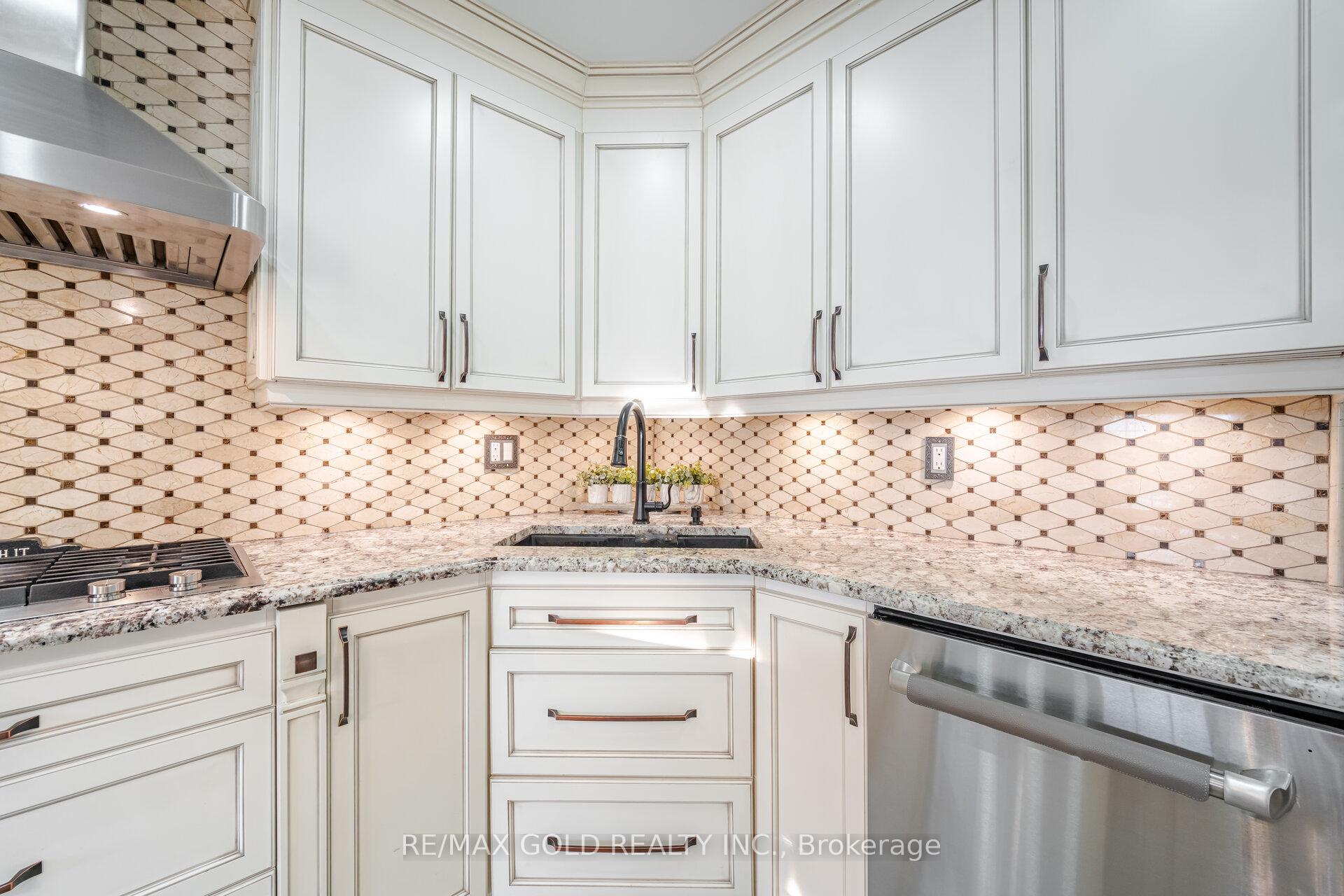 Photo 10 of 52 Octillo Boulevard, Brampton, Sandringham-Wellington — HOMEH