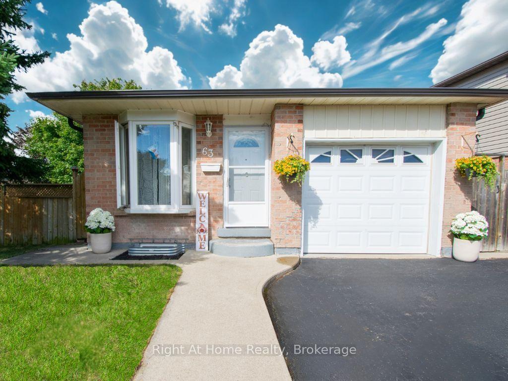 Photo 2 of 63 Martindale Crescent, Brampton, Brampton West — HOMEH