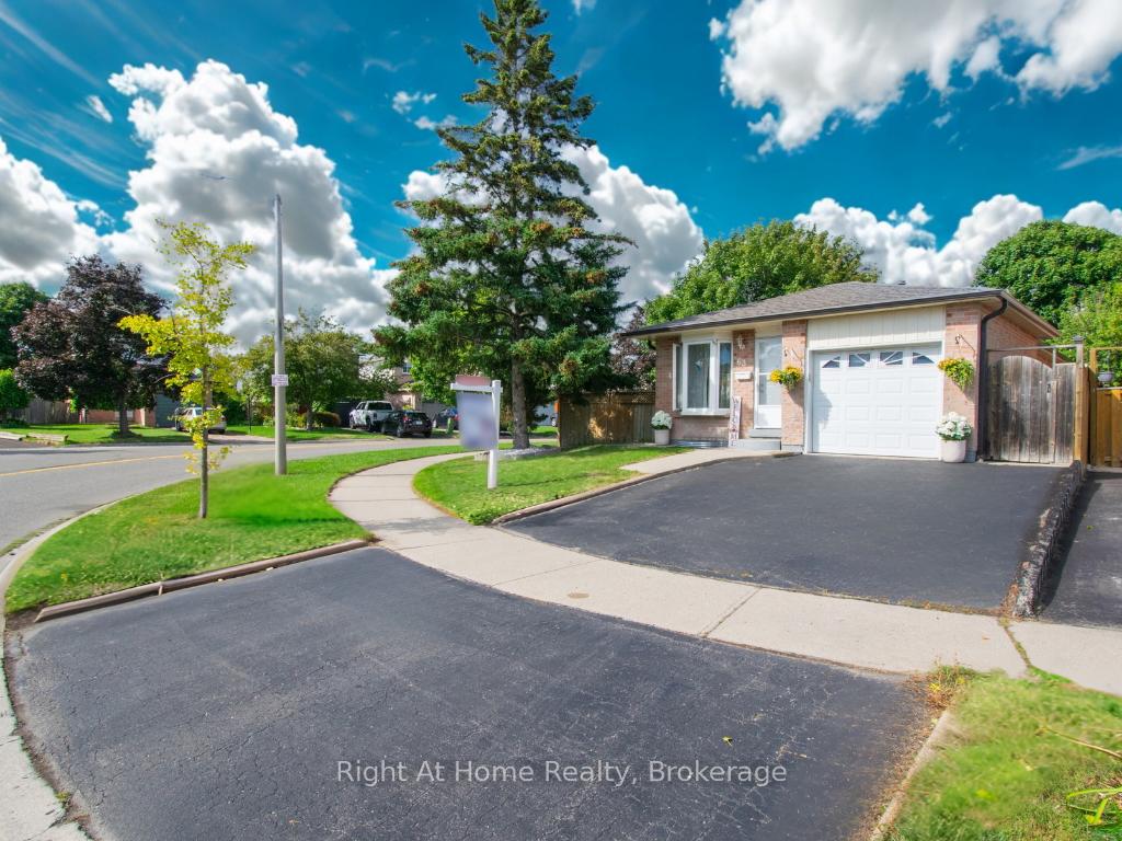 Photo 3 of 63 Martindale Crescent, Brampton, Brampton West — HOMEH