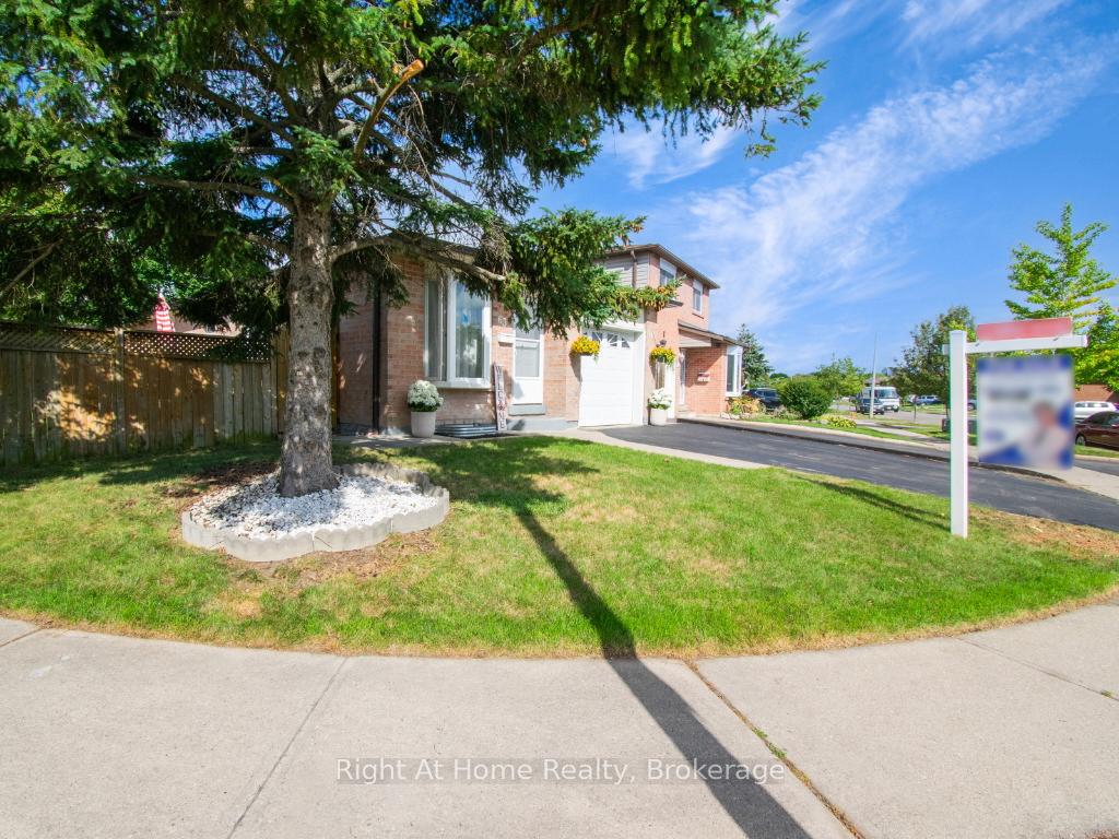 Photo 4 of 63 Martindale Crescent, Brampton, Brampton West — HOMEH
