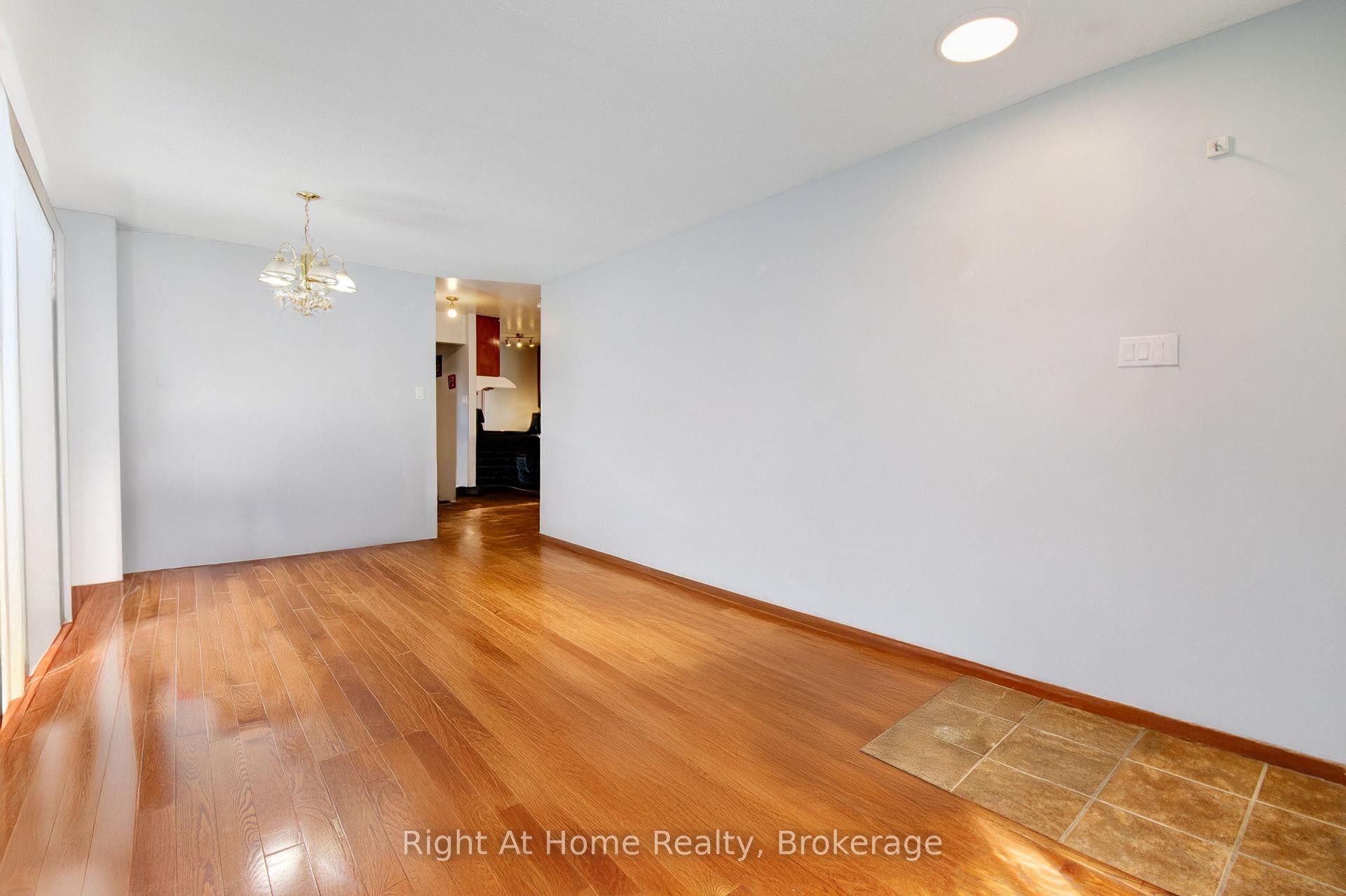 Photo 7 of 63 Martindale Crescent, Brampton, Brampton West — HOMEH